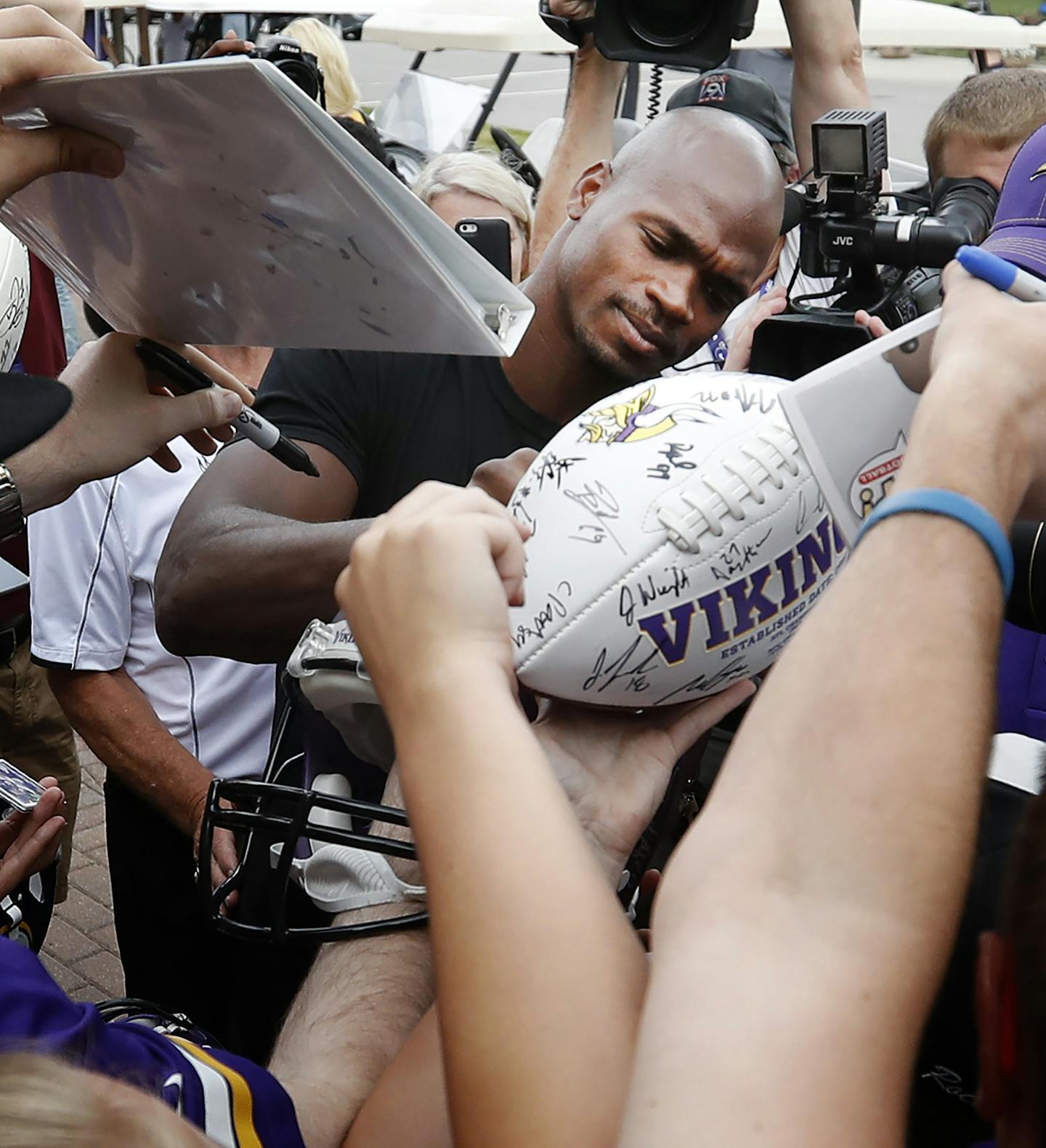 Minnesota Vikings running back Adrian Peterson signed autographs for fans. ] CARLOS GONZALEZ cgonzalez@startribune.com - July 28, 2016, Mankato, MN, Minnesota State University, Mankato, Minnesota Vikings Training Camp