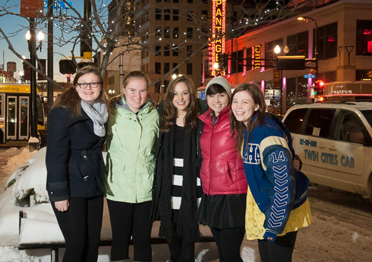 Photo of Laura Osnes with SpotLight Musical Theatre Program Kids Credit: Brianna Royle Kopka