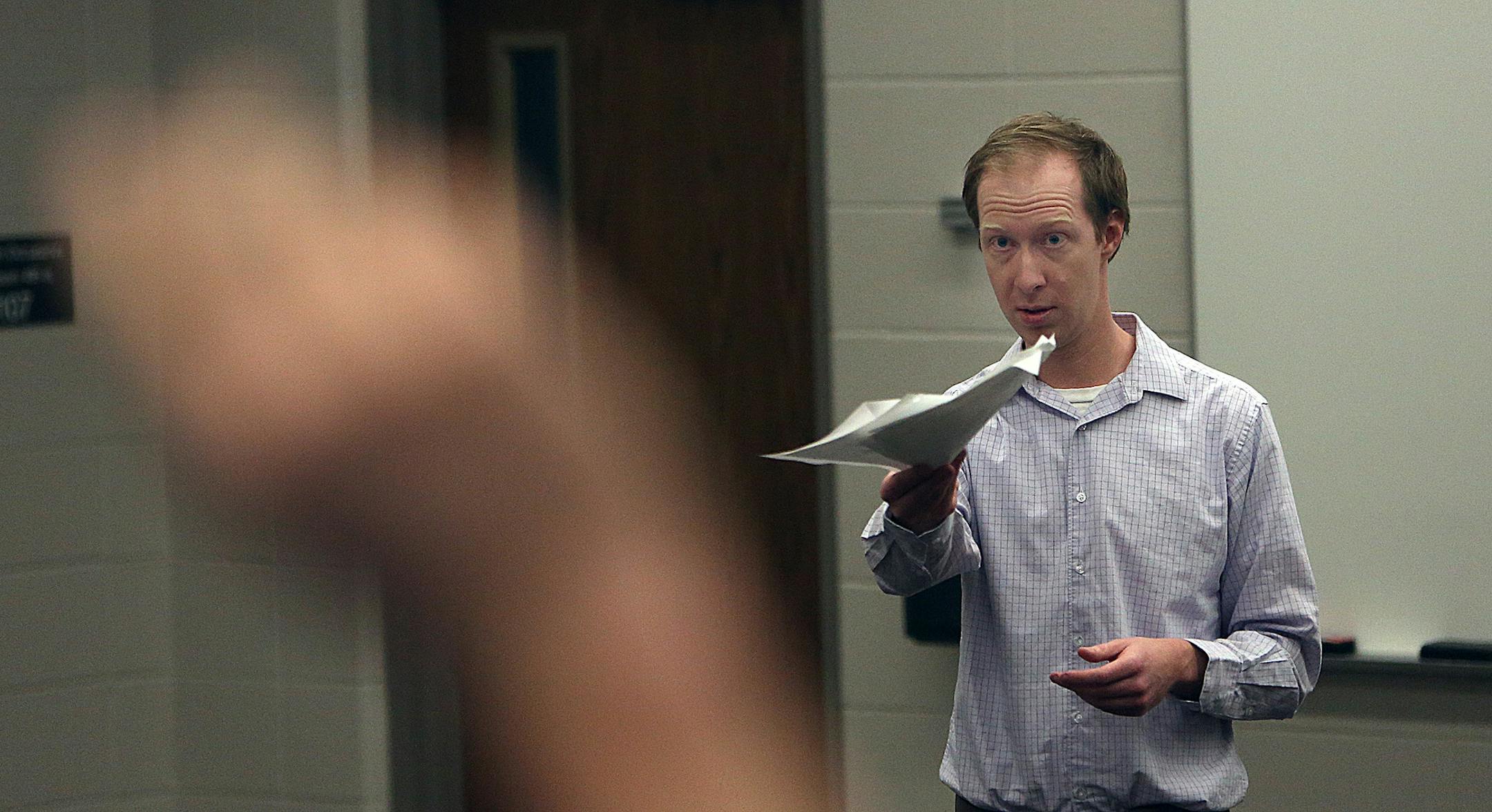 Professor Jason Hill taught a course, Natural Resources Consumption and Sustainability, to students at the St. Paul campus of the University of Minnesota. Hill is one of five instructors who will be teaching a MOOC (massive open online course). ] JIM GEHRZ•jgehrz@startribune.com (JIM GEHRZ/STAR TRIBUNE) / February 20, 2012 / 12:00 PM St. Paul, MN