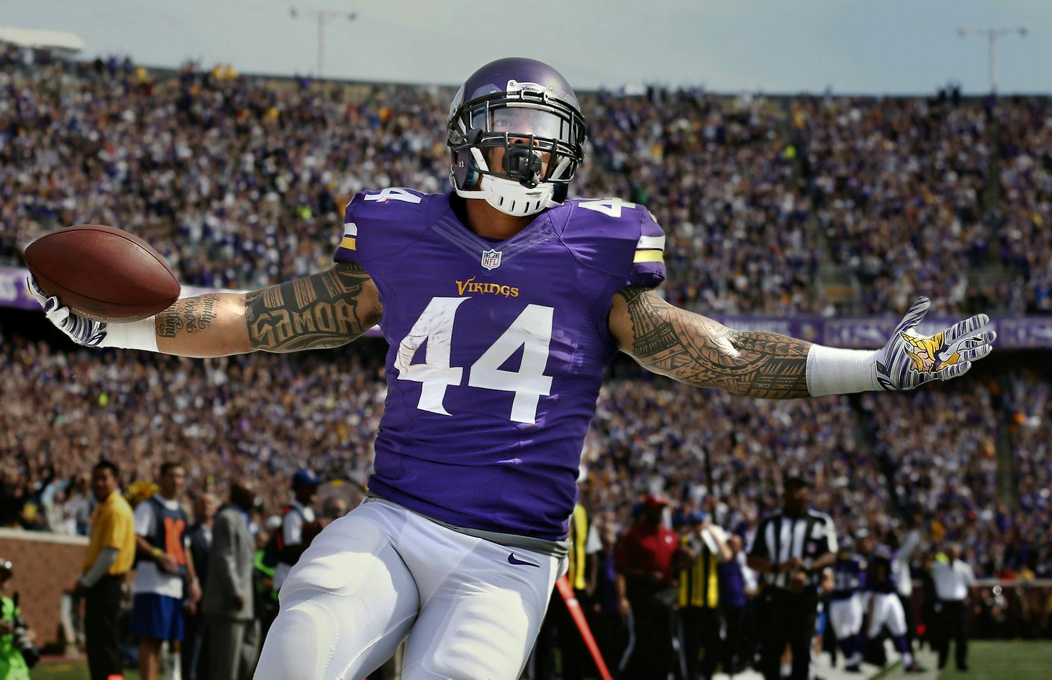 Vikings running back Matt Asiata (25) ran in for a 25-yard touchdown on a short pass play in the first quarter for a game between the Minnesota Vikings and the New England Patriots Sunday, Sept. 14, 2014 at TCF Bank Stadium in Minneapolis. The Patriots beat the Vikings 30-7. (Carlos Gonzalez/Minneapolis Star Tribune/MCT) ORG XMIT: 1157346 ORG XMIT: MIN1409141658141289