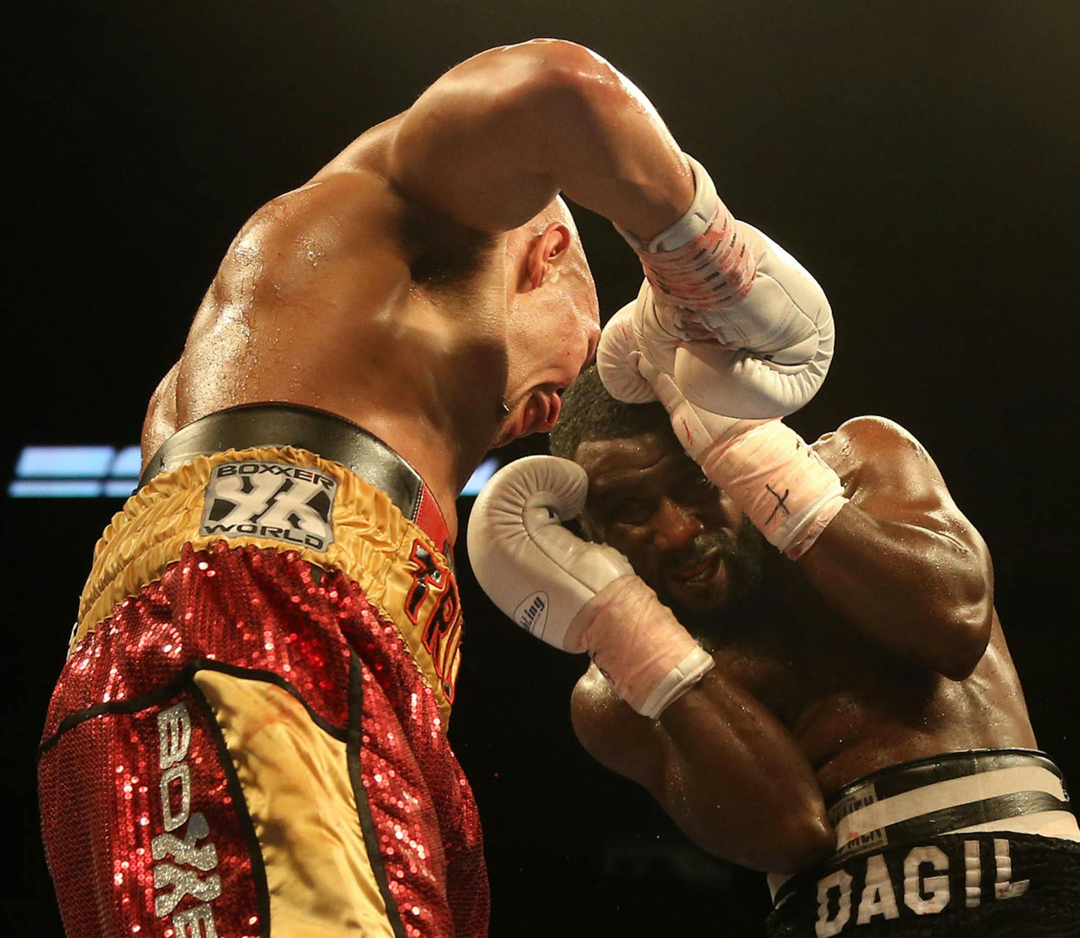 Ossie Duran aka - The Ghanaian Gladiator protected himself against the combinations of USBA Middleweight Champion Caleb Truax, of Osseo, Minnesotaduring a semi final fight at Target Center in Minneapolis Friday, January 3, 2014. The bout ended in a tie 95-95. ] (KYNDELL HARKNESS/STAR TRIBUNE) kyndell.harkness@startribune.com