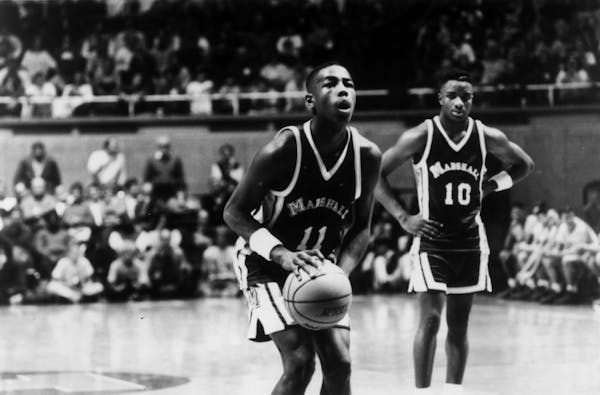 Arthur Agee (center left foreground, #11) stars in the 1994 movie documentary "Hoop Dreams."