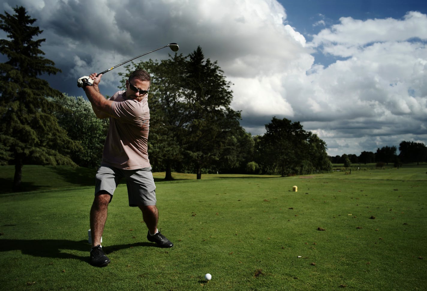 Kyle Drake tees off. He was golfing with friends from Chicago on a company outing.] The Minneapolis City Council will decide the fate of the Hiawatha Golf Club.Richard Tsong-Taatarii&#xef;rtsong-taatarii@startribune.com