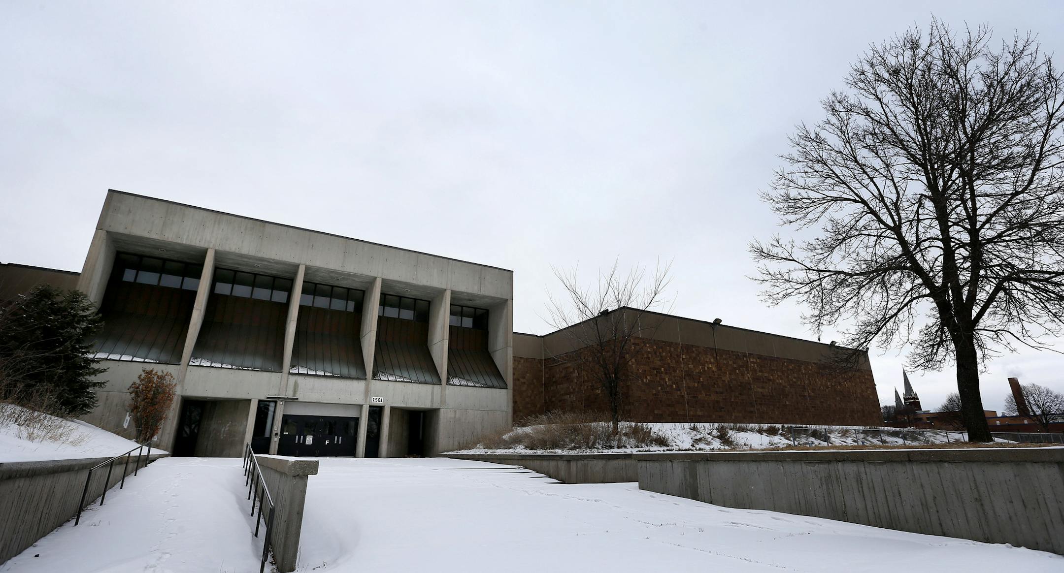 Unplowed snow at the entrance of the closed Franklin Middle School. Minneapolis Public Schools is investing $18 million recommissioning the North Side School. ] CARLOS GONZALEZ cgonzalez@startribune.com, January 21, 2015, Minneapolis, Minn., Franklin Middle School, Minneapolis Public Schools is investing $18 million recommissioning the North Side School.