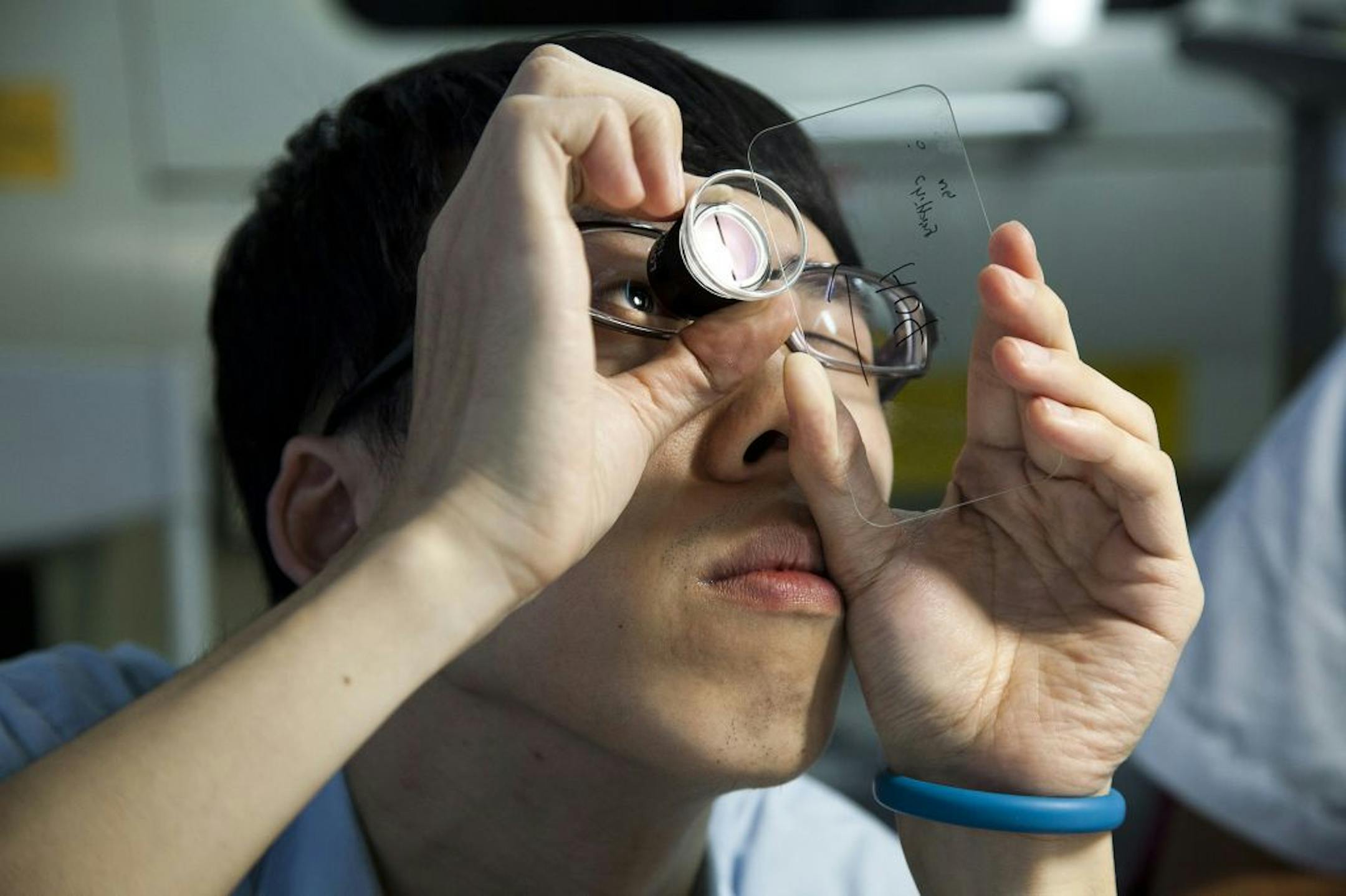 Engineer Jyh Shu Tung checked a cut glass sample for chipping at the research and development center at Ta Liang Technology in Bade, Taiwan.