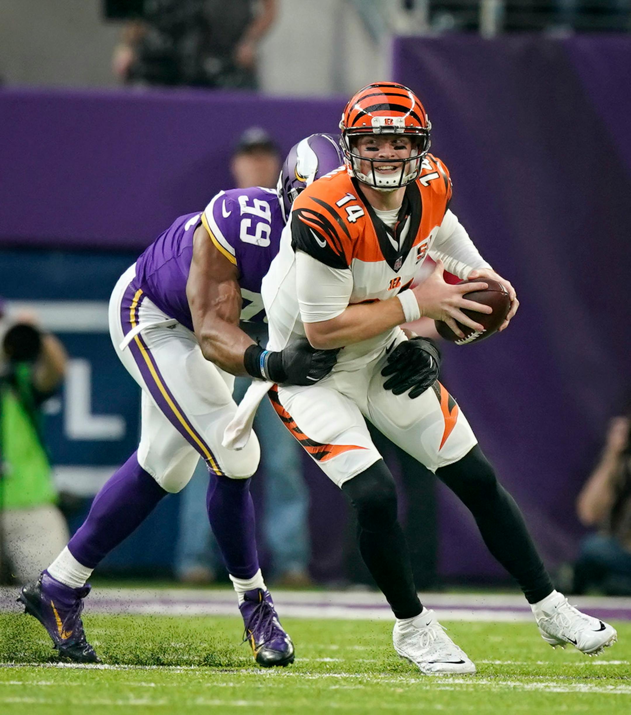 Vikings Danielle Hunter sacks Andy Dalton in the 2nd quarter.