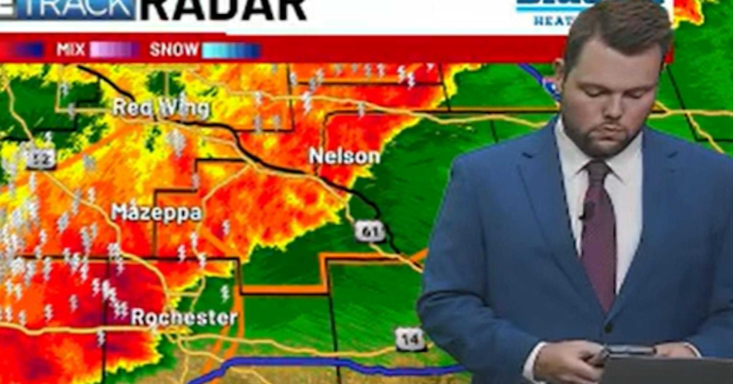 Rochester meteorologist defends texting wife on-air during live storm ...