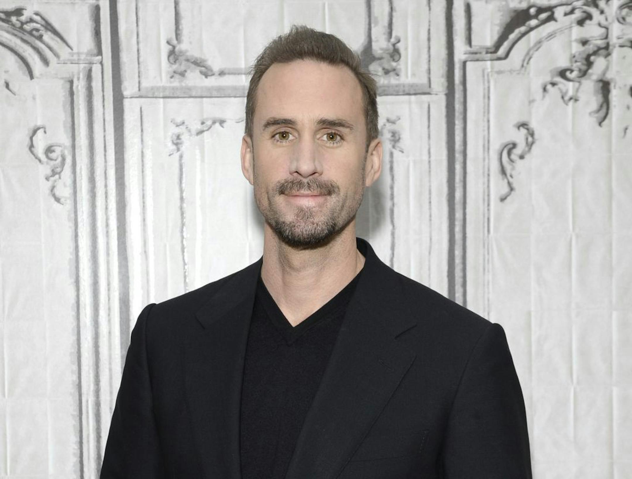 Joseph Fiennes portrays Michael Jackson in an upcoming British TV comedy.