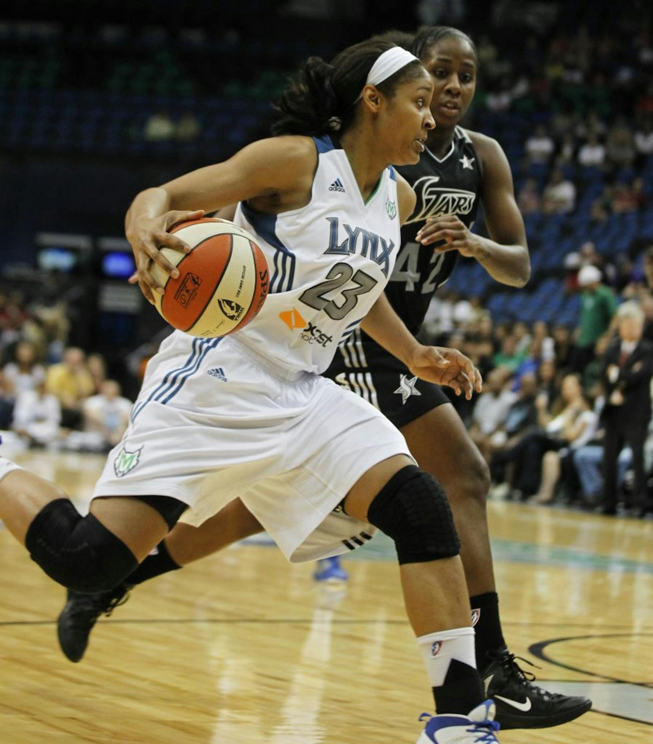 The Lynx's Maya Moore drove against San Antonio's Shenise Johnson.