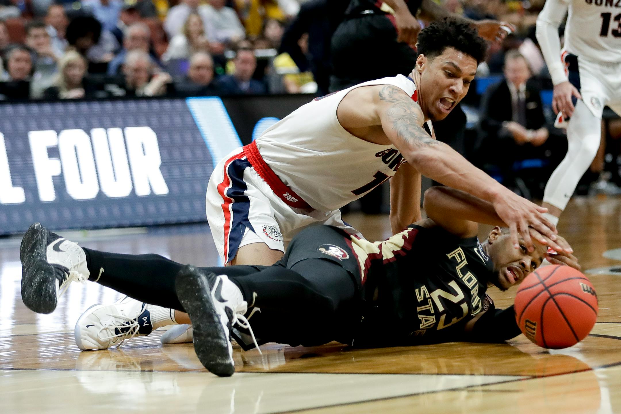 Gonzaga forward Brandon Clarke, top. vies for a loose ball with Florida State guard M.J. Walker during the second half an NCAA men's college basketball tournament West Region semifinal Thursday, March 28, 2019, in Anaheim, Calif. (AP Photo/Marcio Jose Sanchez)