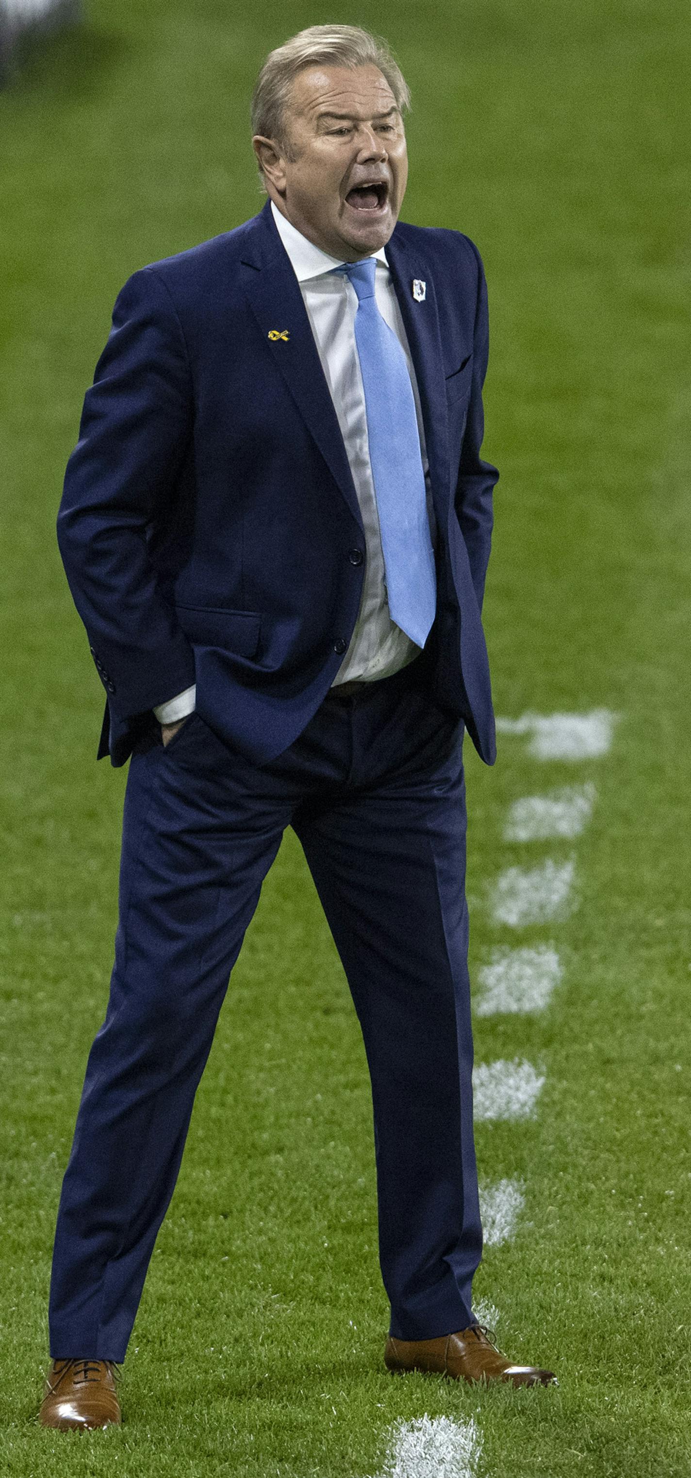 Minnesota United coach Adrian Heath shouts during the second half of the team's MLS soccer match against FC Dallas on Wednesday, Sept. 9, 2020, in St. Paul, Minn. (Carlos Gonzalez/Star Tribune via AP) ORG XMIT: MERe2ce9df7d49dbad67c3fcbabdfe86