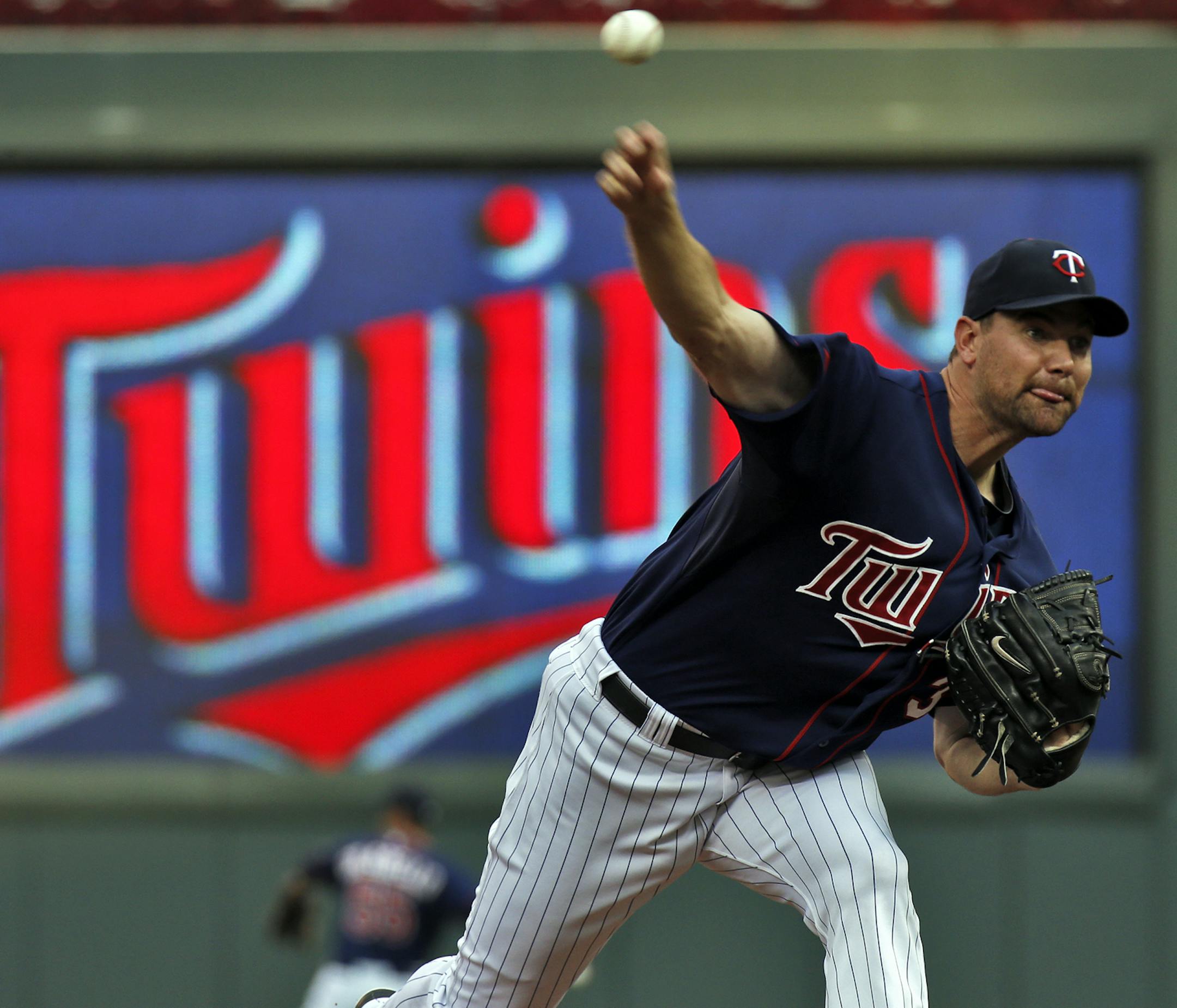 Minnesota Twins vs. Chicago Whitesox. Twins starting pitcher Mike Pelfrey. (MARLIN LEVISON/STARTRIBUNE(mlevison@startribune.com)