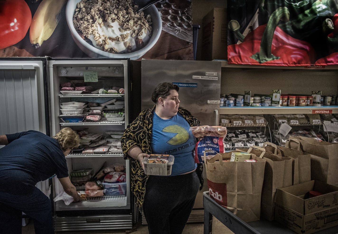 At 360 Communities Food Shelf in Burnsville, volunteer Kathy Marxer(dark blue) helps Melissa Olsen with picking up over 100 pounds of food items. Olsen says that good food shelves like this one are a rarity. ]Minnesotans visited food shelves 3.4 million times in 2017 --the highest number of visits in recorded history, according to data from the Minnesota Department of Human Services that was analyzed by Hunger Solutions.Richard Tsong-Taatarii&#xef;rtsong-taatarii@startribune.com