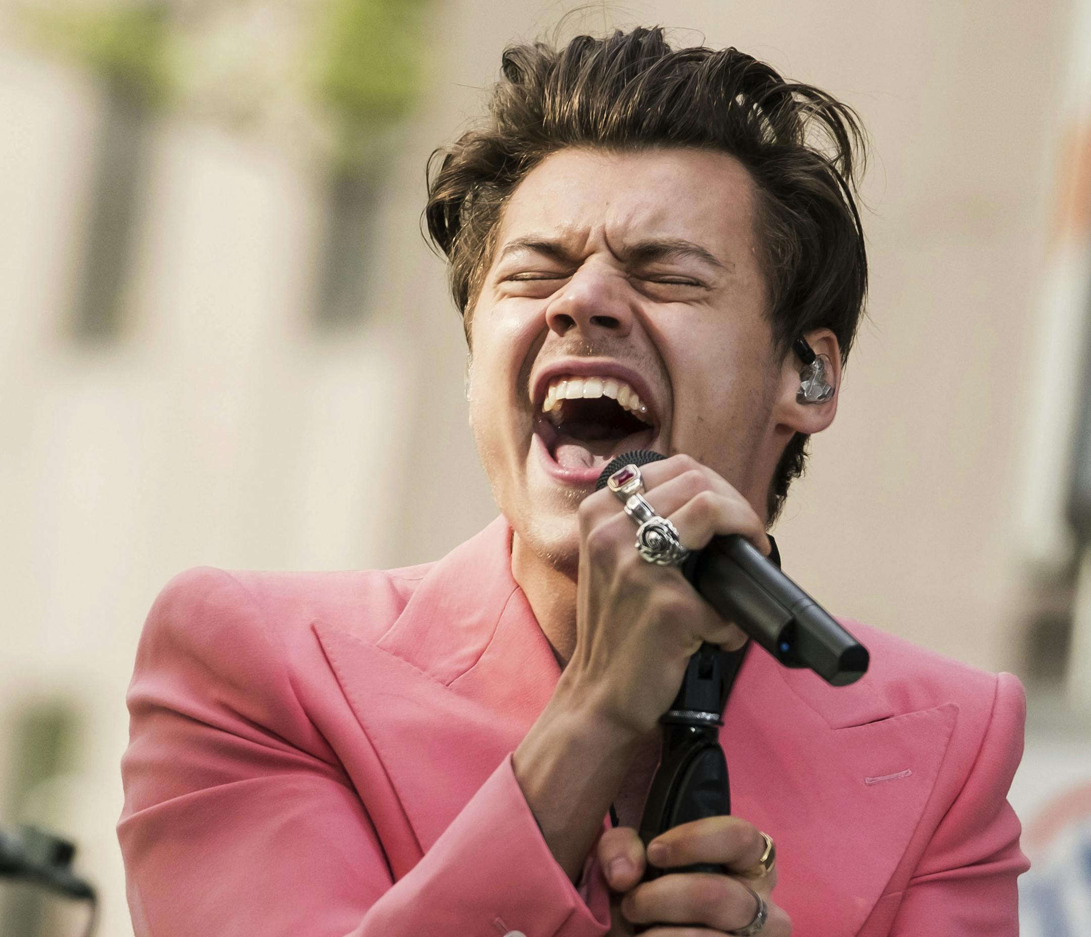 Harry Styles performs on NBC's "Today" show at Rockefeller Plaza on Tuesday, May 9, 2017, in New York. (Photo by Charles Sykes/Invision/AP)
