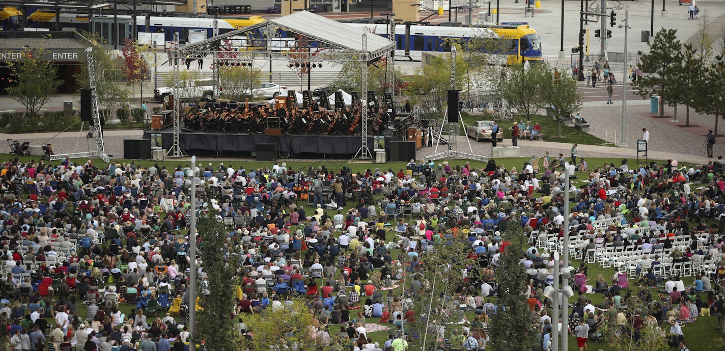 In a view from the Edition Residences overlooking the park, Osmo V&#xe4;nsk&#xe4; and the Minnesota Orchestra performed for thousands at The Commons in Downtown East Tuesday evening. ] JEFF WHEELER &#x2022; jeff.wheeler@startribune.com The Minnesota Orchestra performed a free concert at The Commons in downtown Minneapolis Tuesday evening, September 19, 2017. The hour-long program included Sibelius' "Finlandia" as well as the theme from "Raiders of the Lost Ark" and other works.