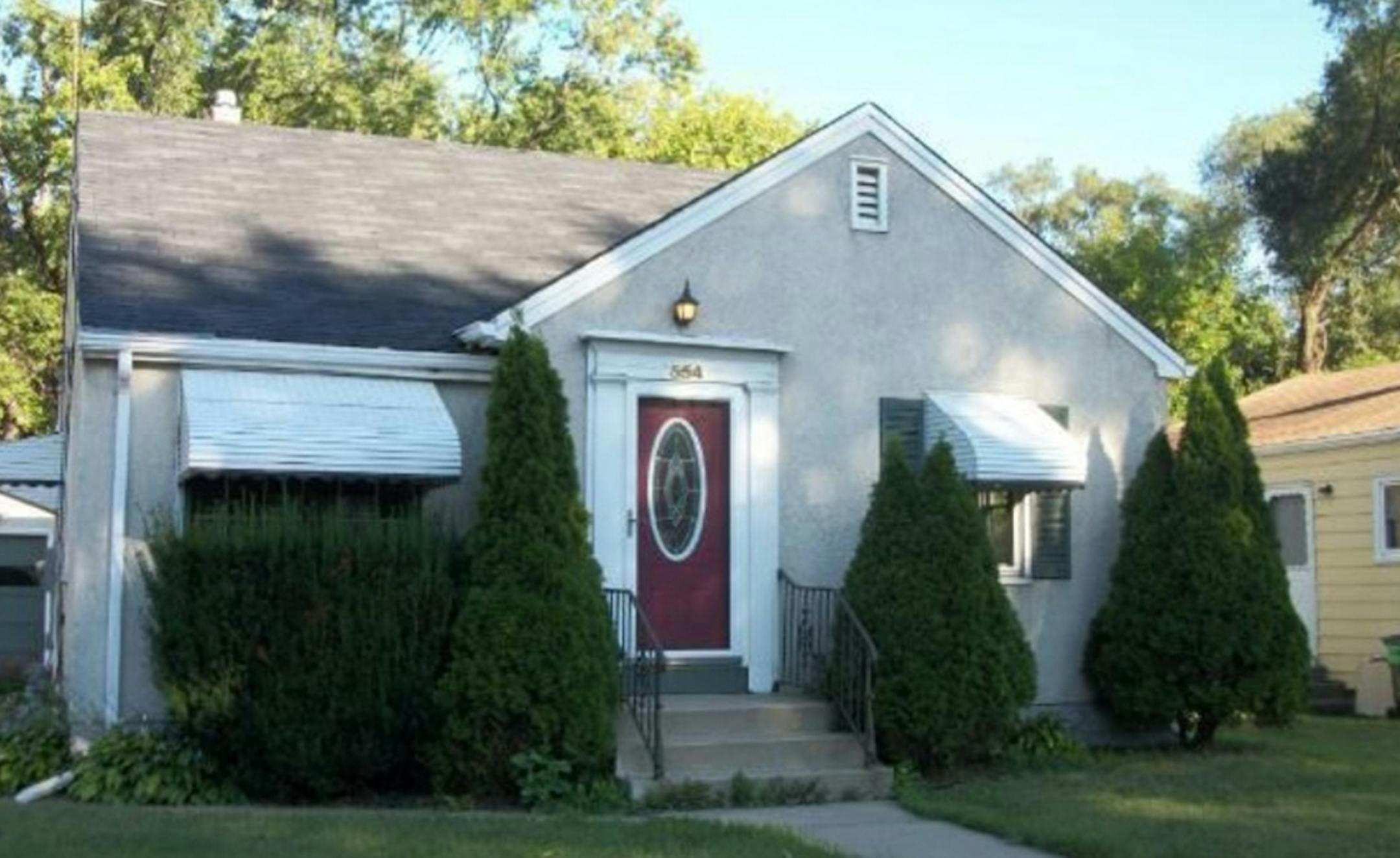 ... St. Paul
Built in 1947, this three-bedroom, two-bath house located in the Sunray-Battle Creek-Highwood neighborhood has 1,129 finished square feet and features a main floor bedroom, refinished hardwood floors, stainless steel appliances, newer mechanicals, full basement and one-car detached garage. Listed by Julie Braun, Edina Realty, 651-430-7544.