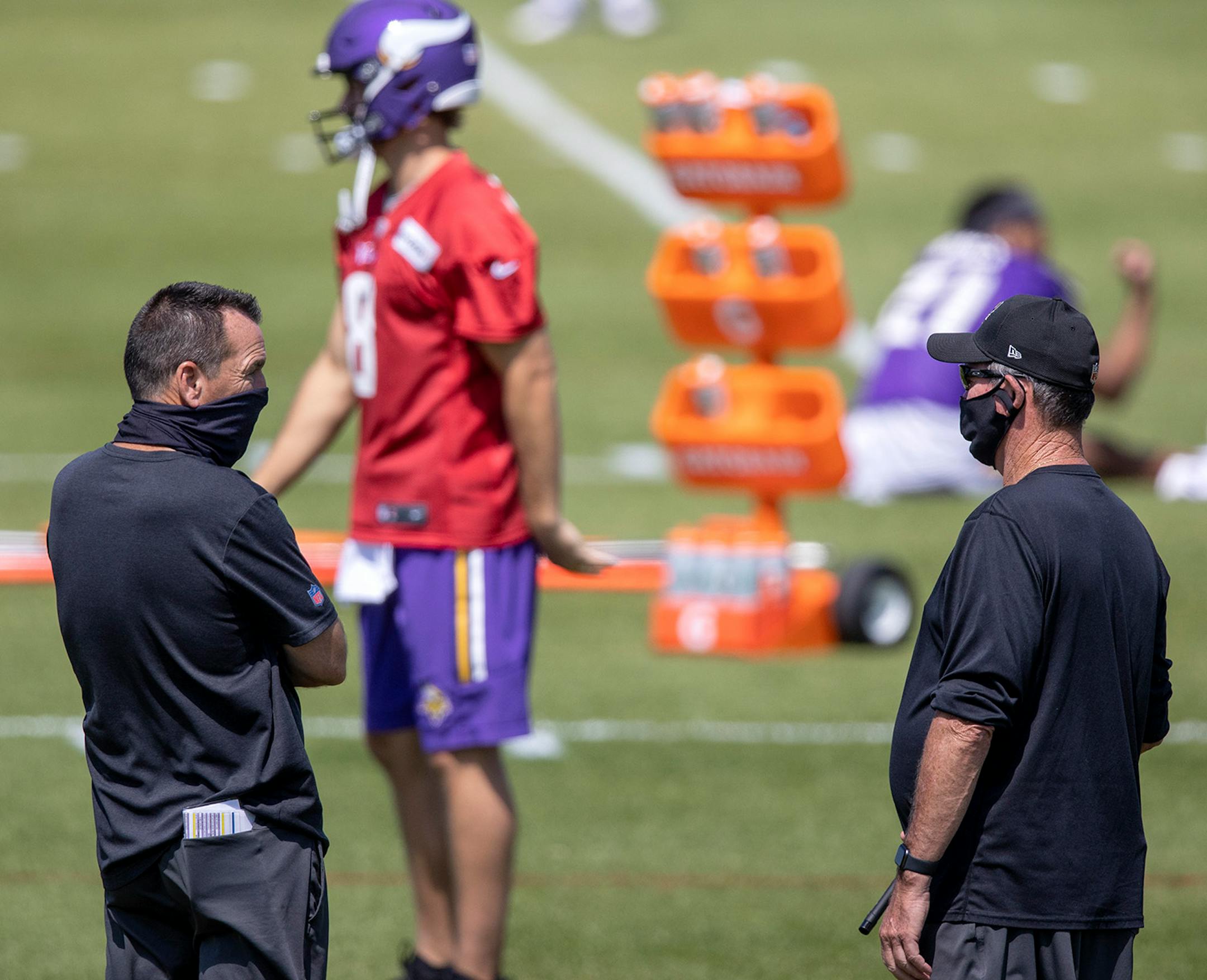 Minnesota Vikings offensive coordinator Gary Kubiak spoke with head coach Mike Zimmer.
