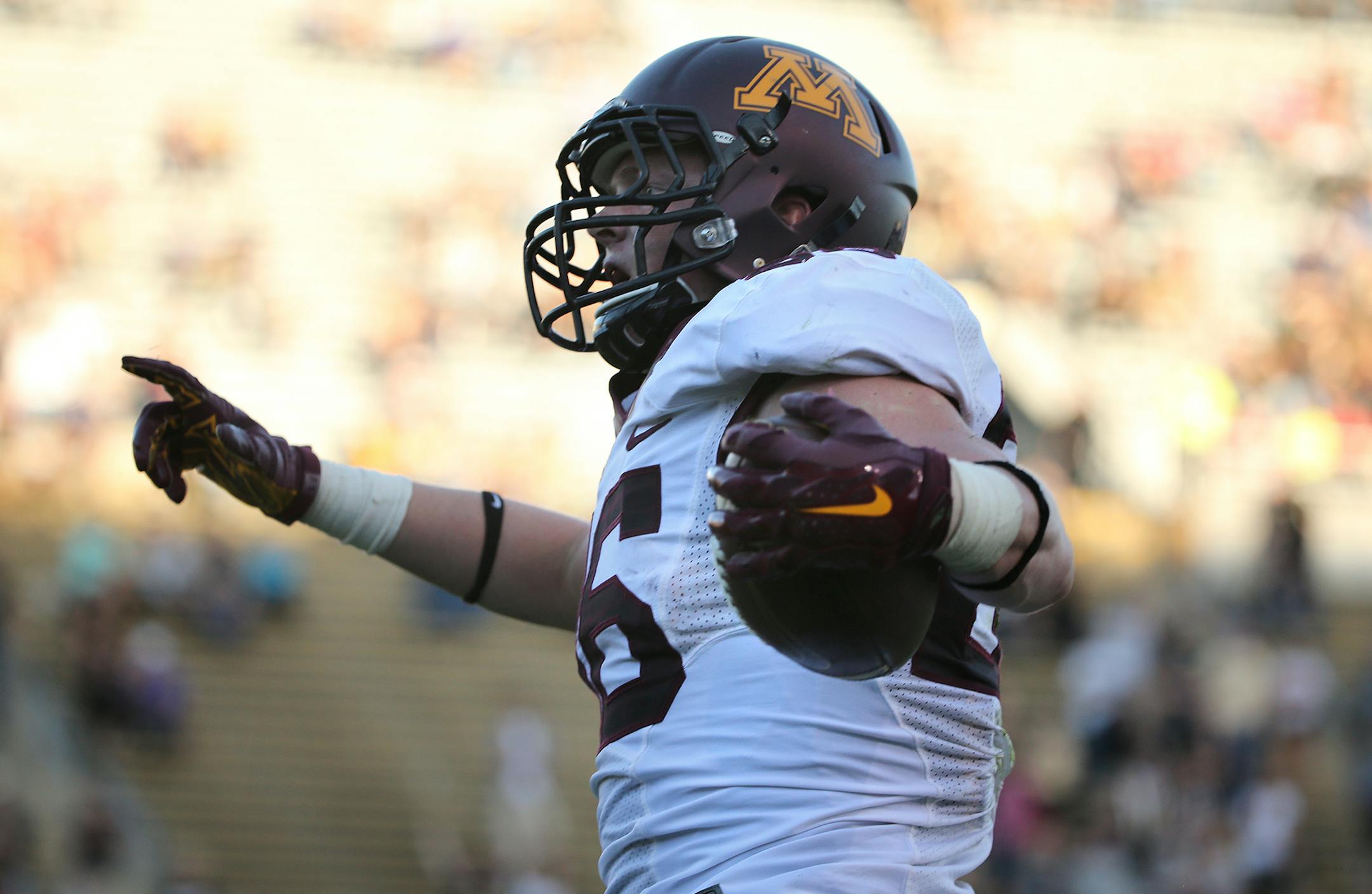 Minnesota tight end Brandon Lingen ran in for a touchdown during the third quarter last week against Purdue.