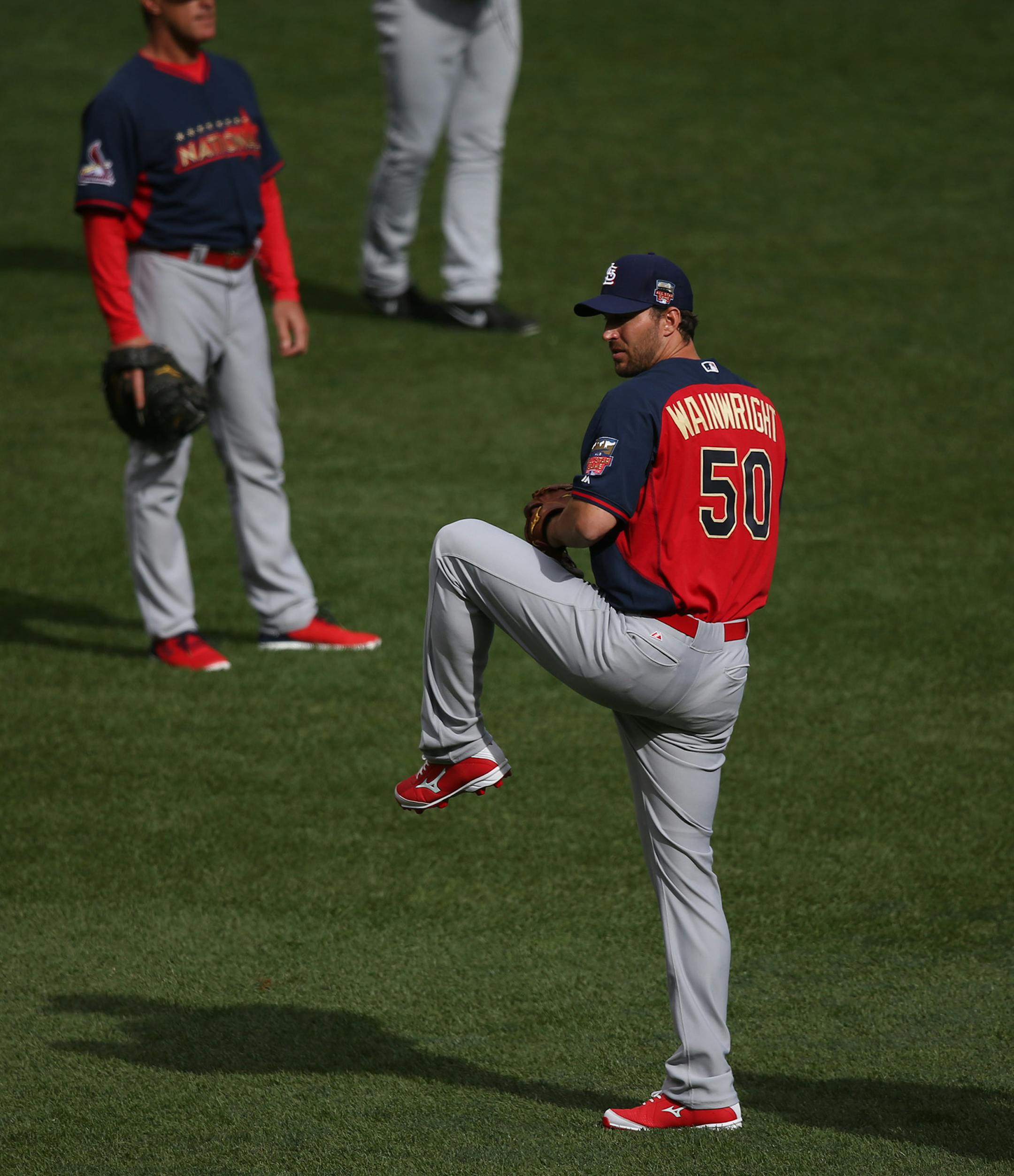 Starting pitcher, Adam Wainwright, Cardinals throws amongst the other player in the outfield during batting practice Monday before the Home Run Derby. ] (KYNDELL HARKNESS/STAR TRIBUNE) kyndell.harkness@startribune.com During the All-Star Home run Derby at Target Field in Minneapolis, Min. Monday, July 14, 2014.