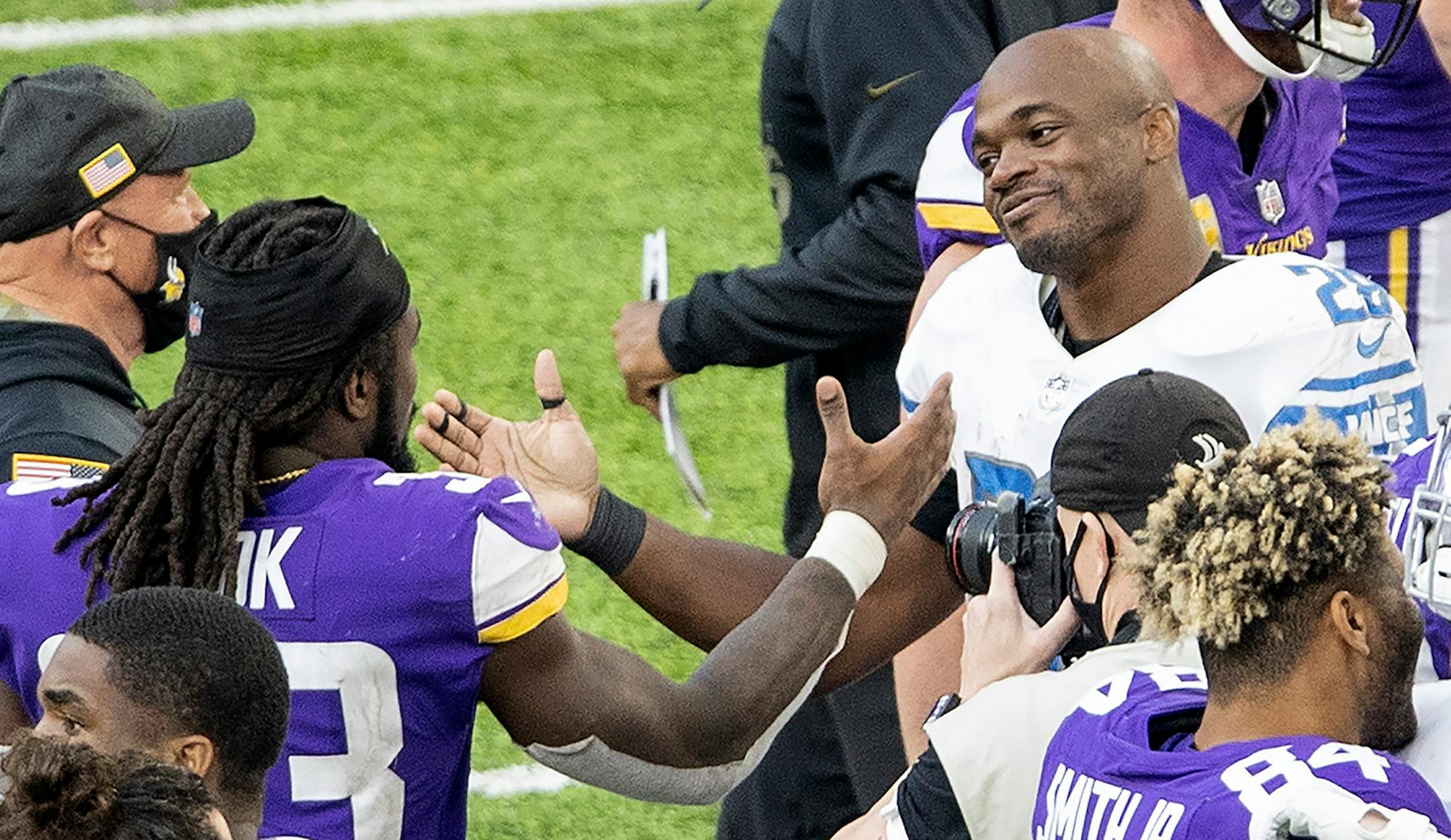 Minnesota Vikings running back Dalvin Cook (33) and Detroit Lions running back Adrian Peterson (28) spoke at the end of the game.