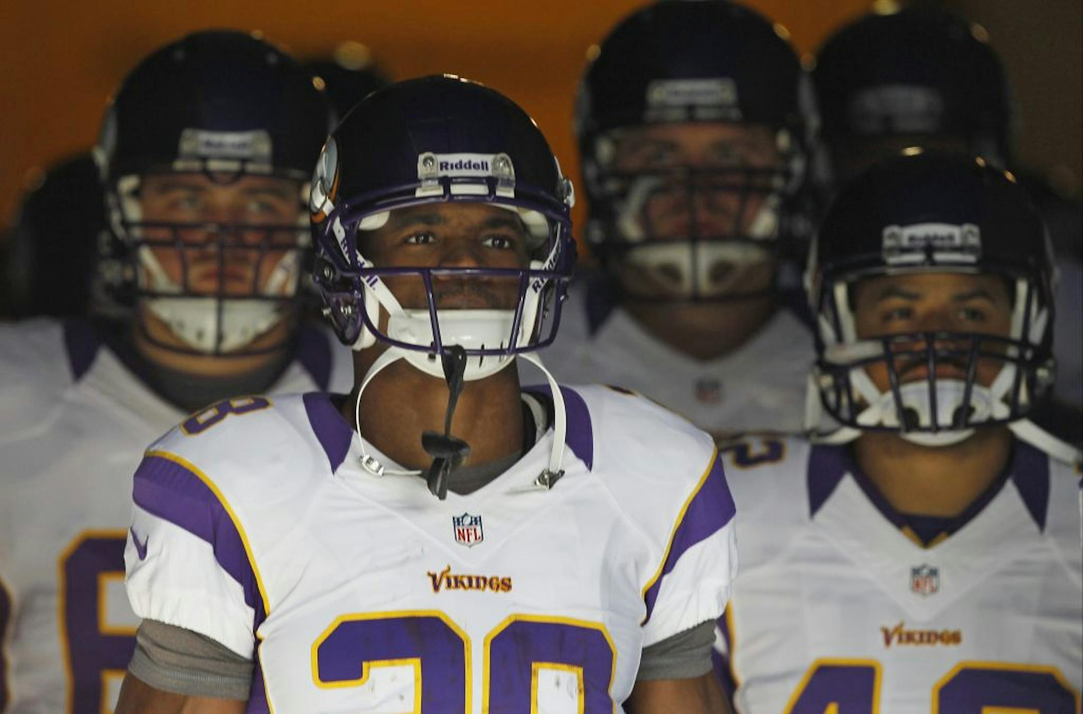 Vikings coach Leslie Frazier had his talk with Adrian Peterson, left, about the latter missing a team bus from the hotel to Soldier Field before Sunday's 28-10 loss to the Bears in Chicago.