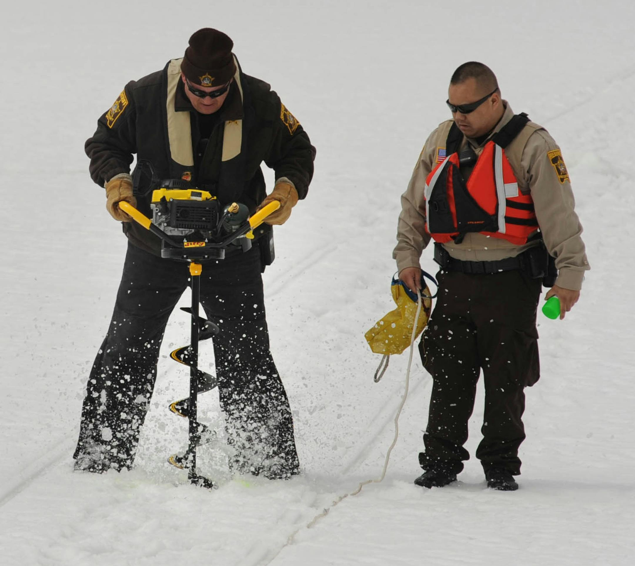 The St Paul police requested that the Ramsey County Sheriff's office assist in digging a grid-work of holes in Keller Lake in Maplewood on Tuesday afternoon March 26, 2013 as the search for Kira Trevino continues.] Richard.Sennott@startribune.com Richard Sennott/Star Tribune. , Maplewood Minn.Tuesday 3/26/13) ** (cq)
