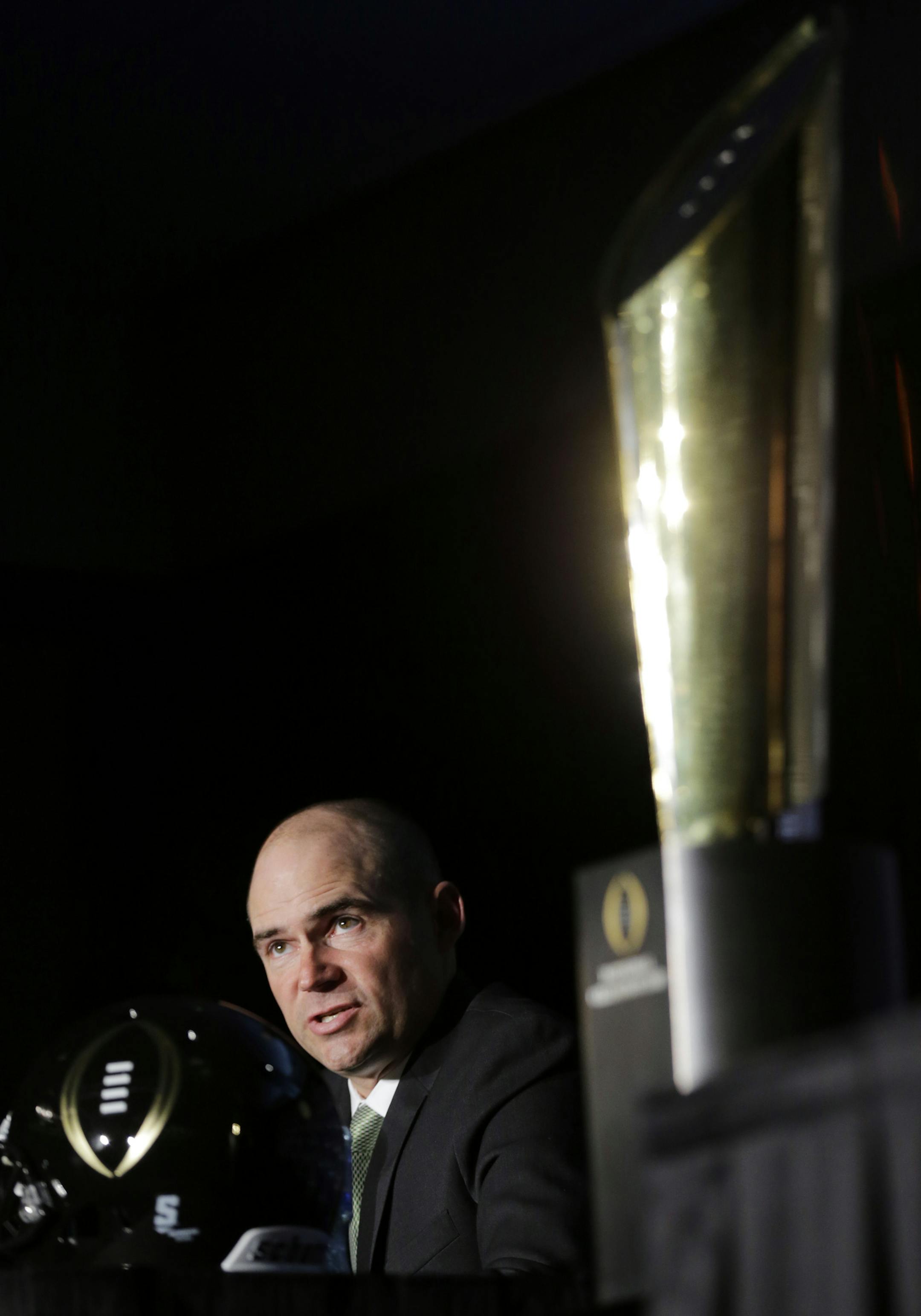Oregon head coach Mark Helfrich answers a question during a news conference before the NCAA college football playoff championship game Sunday, Jan. 11, 2015, in Dallas. Oregon plays Ohio State in the championship game on Monday. (AP Photo/Eric Gay)
