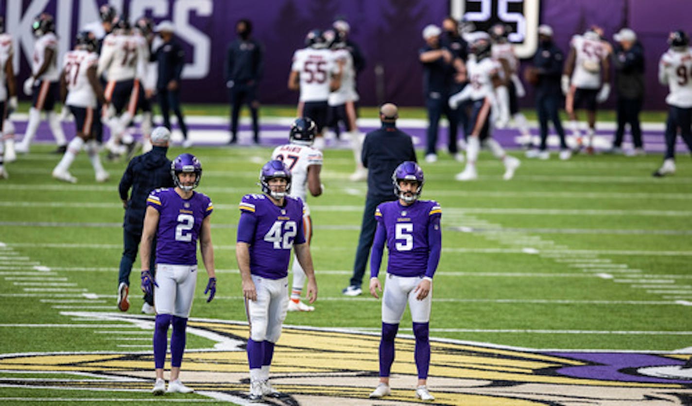 Minnesota Vikings punter Britton Colquitt (2),long snapper Andrew DePaola, and kicker Dan Bailey (5) during pregame. ] Jerry Holt •Jerry.Holt@startribune.com