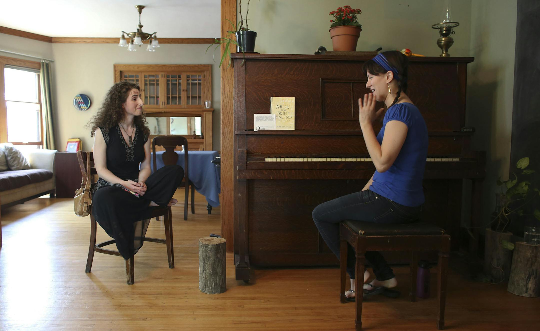 Ariella Forstein, a vocal empowerment coach, talked with singer/song writer Pamela Machala about what she wanted to work on during their session in Minneapolis Min., wednesday, June 19, 2013. ] (KYNDELL HARKNESS/STAR TRIBUNE) kyndell.harkness@startribune.com