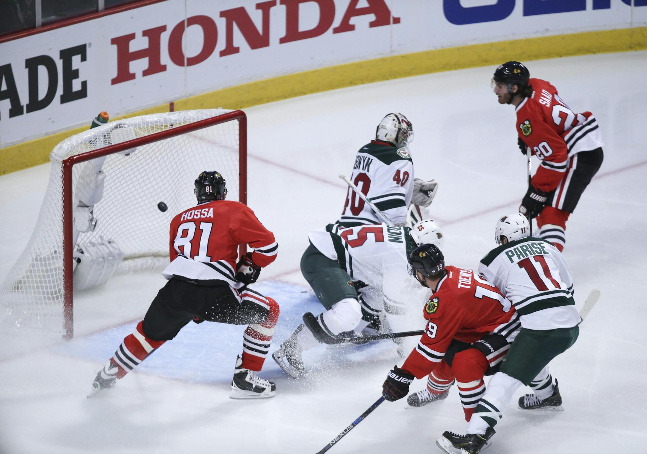 Blackhawks left wing Brandon Saad (20) gave Chicago a goal early in the first period Friday night.