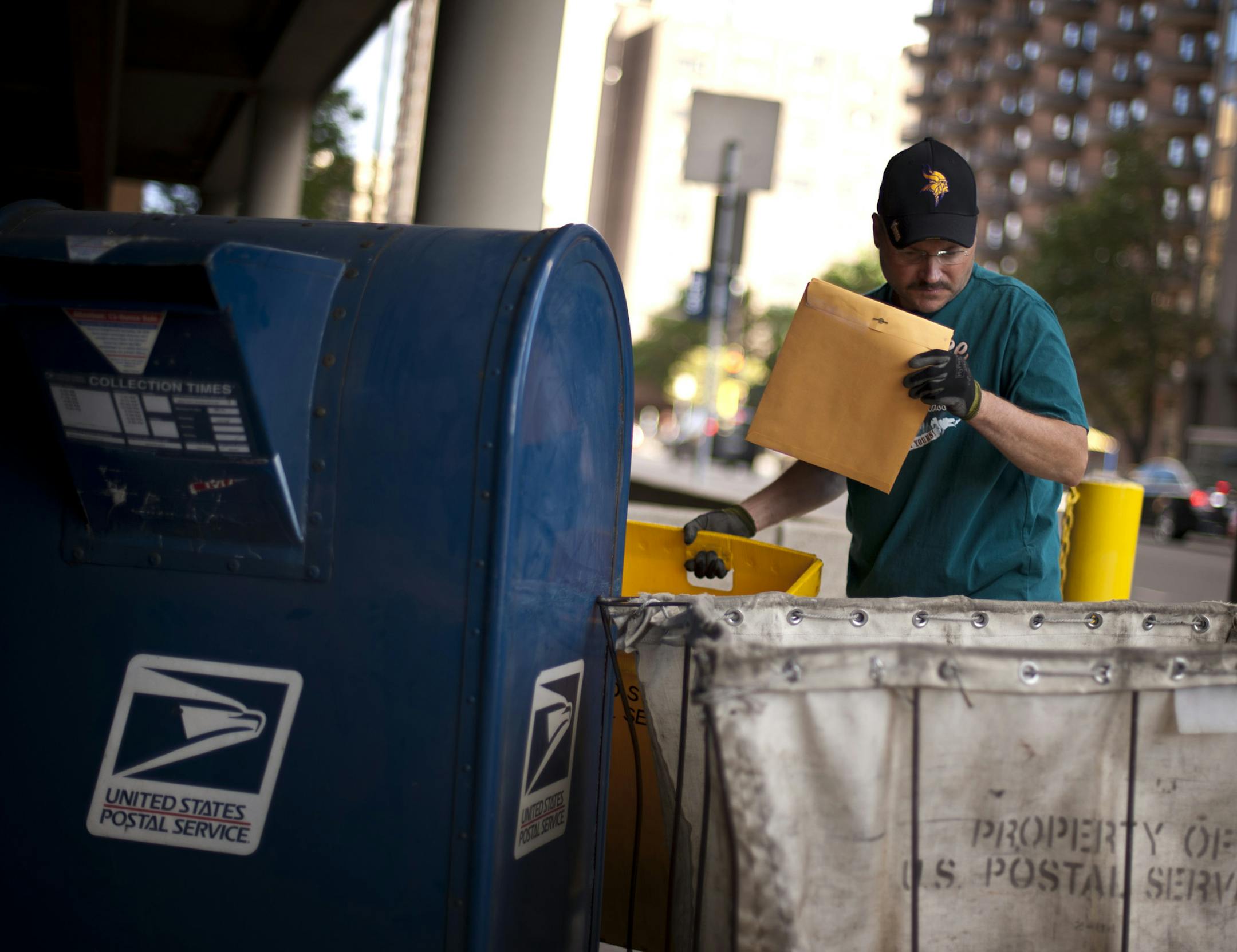 Dwight Emerson picked up mail from mailboxes in front of the downtown Minneapolis post office at the end of the day, Friday, September 7, 2012. The U.S. Postal Service is battling a long-term decline in mail volume amid changes in how people communicate. In Minnesota, US Postal Service jobs were down 4.3 percent in July from a year earlier. ] GLEN STUBBE * gstubbe@startribune.com ORG XMIT: MIN1209071753072575