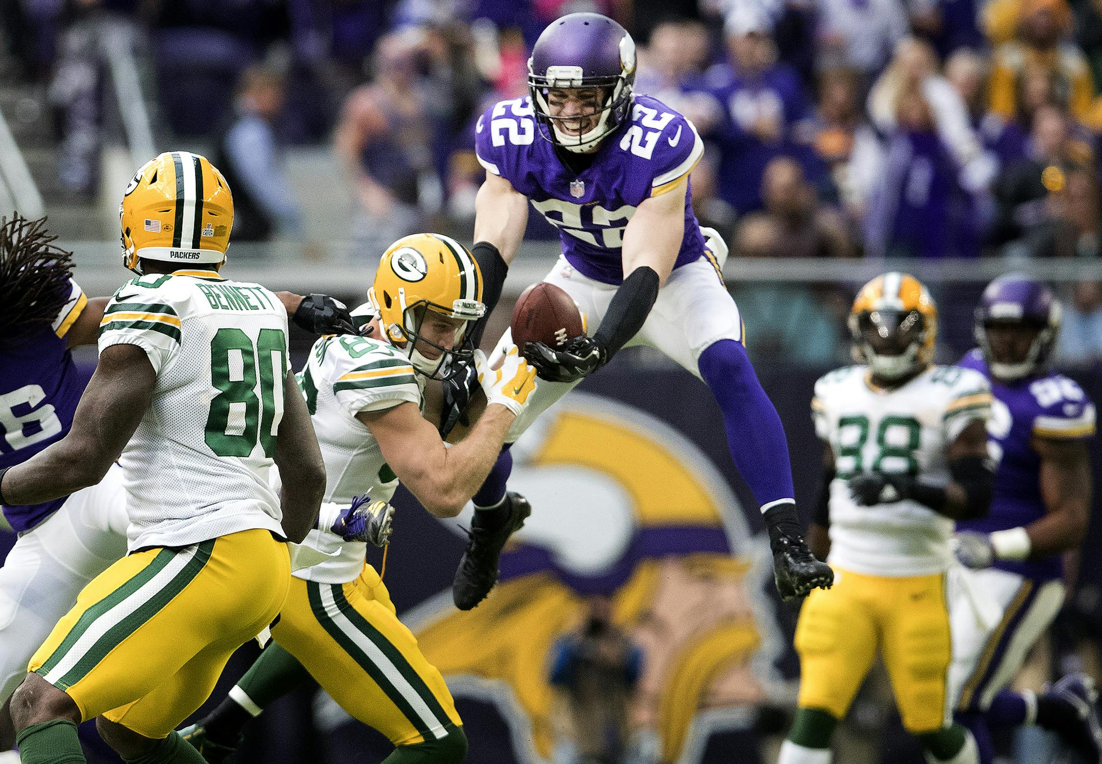 Harrison Smith (22) broke up a pass intended for Jordy Nelson (87) in the fourth quarter. ] CARLOS GONZALEZ ï cgonzalez@startribune.com - October 15, 2017, Minneapolis, MN, NFL, US Bank Stadium, Minnesota Vikings vs. Green Bay Packers