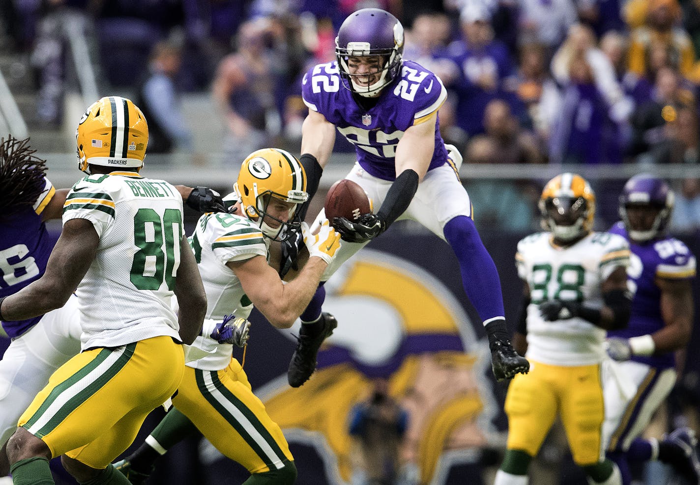 Harrison Smith (22) broke up a pass intended for Jordy Nelson (87) in the fourth quarter. ] CARLOS GONZALEZ &#xef; cgonzalez@startribune.com - October 15, 2017, Minneapolis, MN, NFL, US Bank Stadium, Minnesota Vikings vs. Green Bay Packers