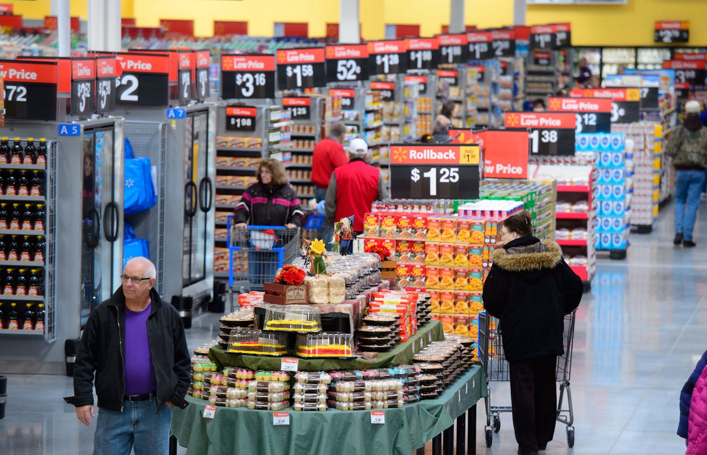 Customers shopped the aisles of the new Andover Walmart Wednesday, November 13, 2013 during its grand opening. ] GLEN STUBBE * gstubbe@startribune.com