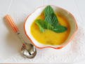 Chilled Minted Peach and Prosecco Soup. (Dan Cizmas/Pittsburgh Post-Gazette/TNS) ORG XMIT: 1188103