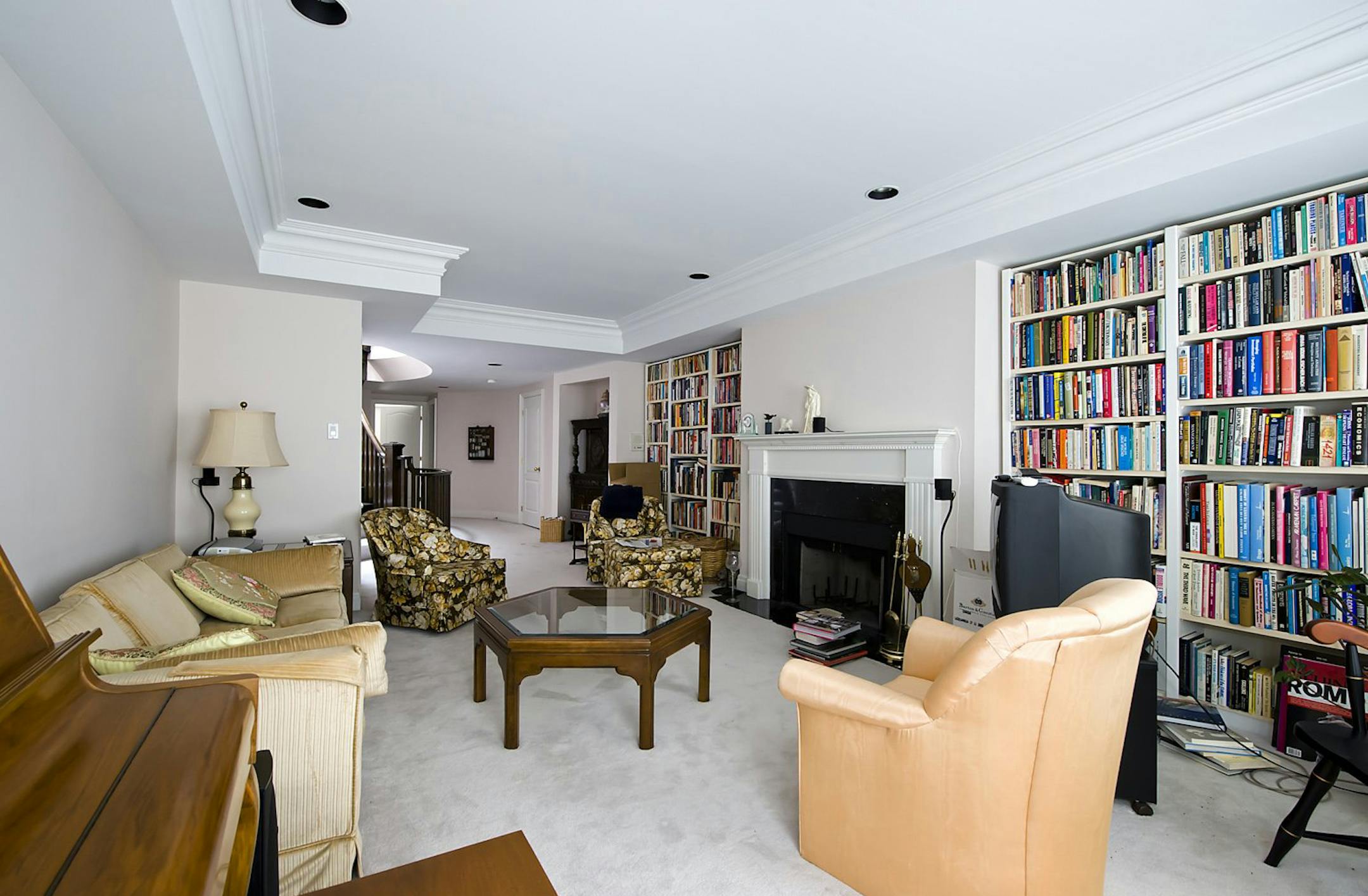 Before: Alice and Bob's library was jammed with rickety old shelves, stuffed with publications on just about every subject under the sun. (Vincenzo Pistritto/MCT) ORG XMIT: 1147219