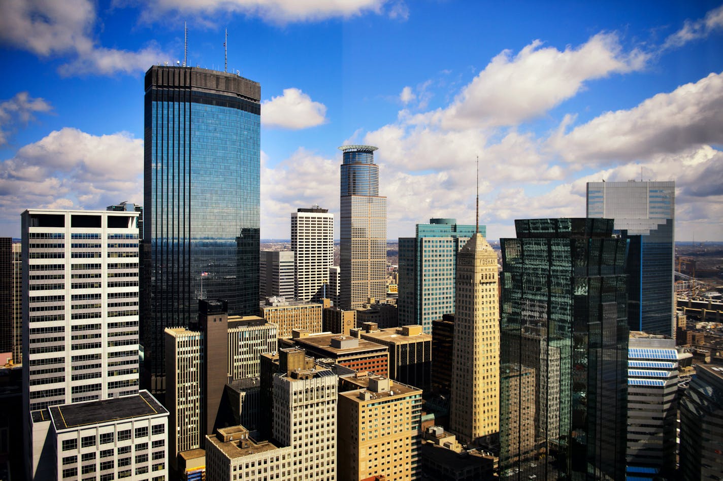 Minneapolis skyline with Capella Tower, IDS, Foshay, others.