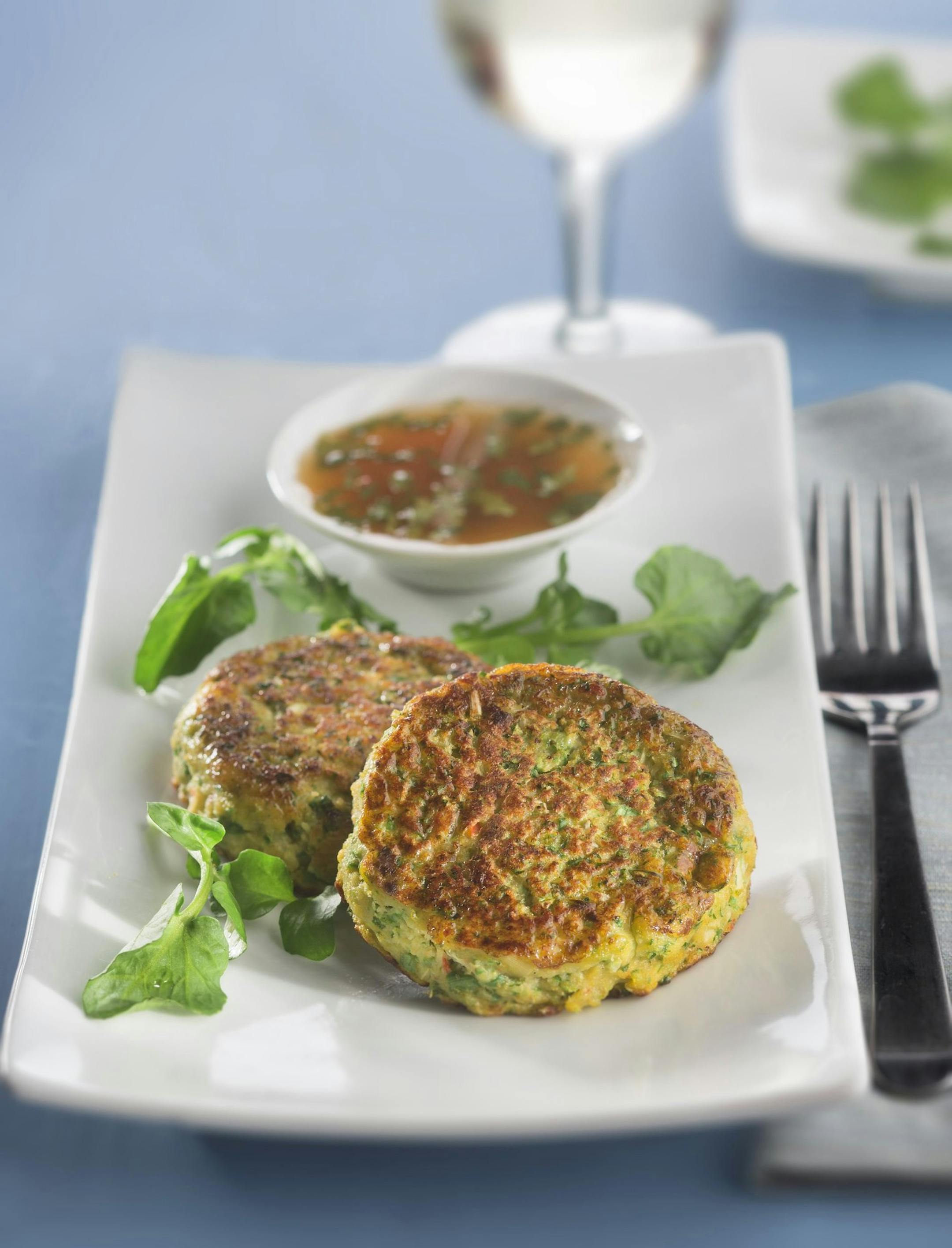 Spicy fish cakes with zesty citrus sauce make for a light Lenten meal. (Bill Hogan/Chicago Tribune/MCT) ORG XMIT: 1150001