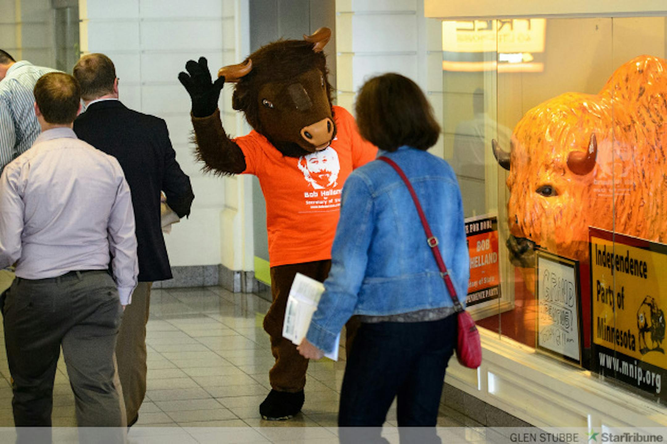 The IP Bison waved and got high-fives in the skyway.  The Minnesota Independence Party held a grand opening for its campaign headquarters in St. Paul Thursday, September 18, 2014.    ]   Thursday, September 18, 2014   GLEN STUBBE * gstubbe@startribune.com