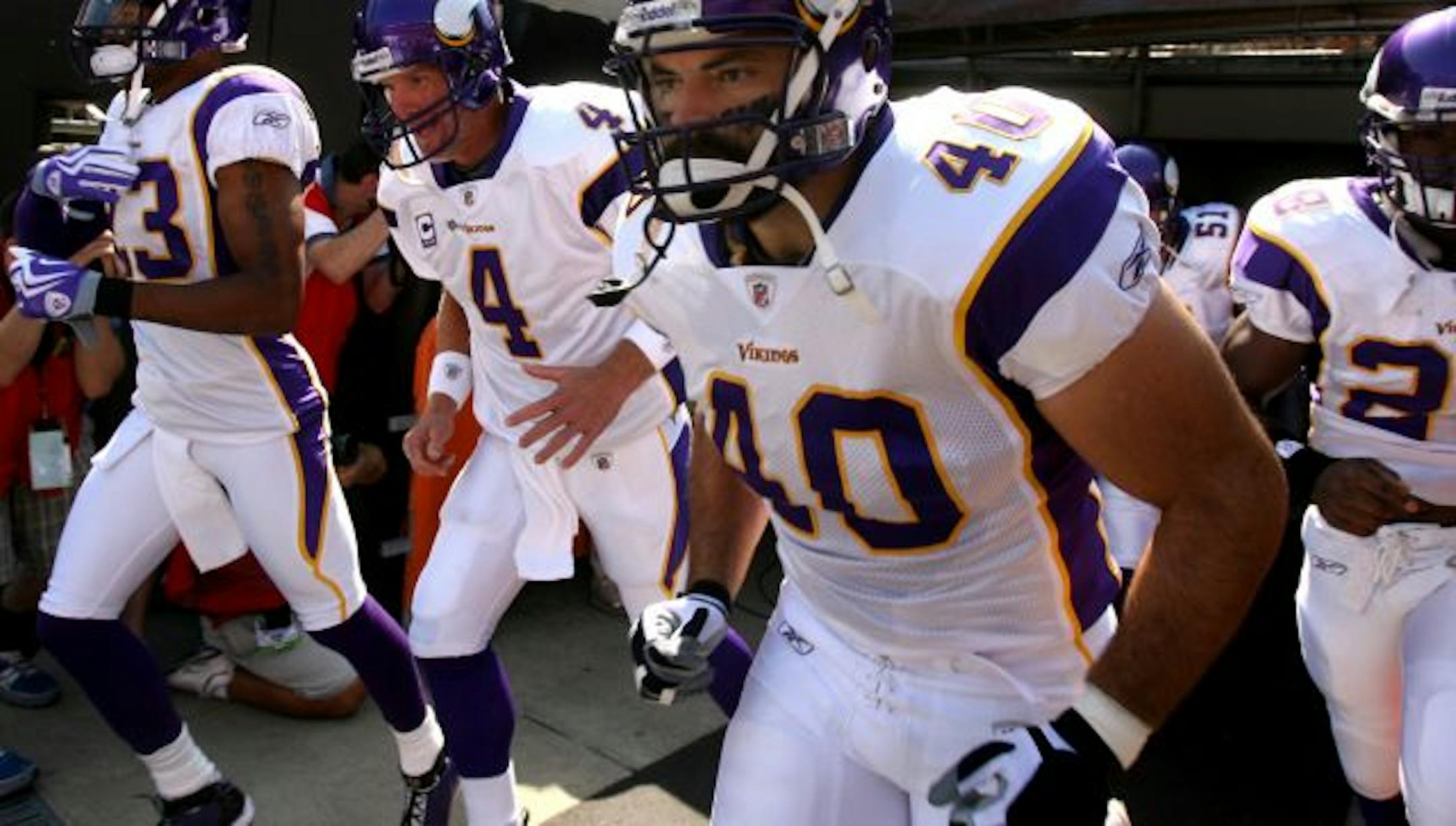 Vikings players Jim Kleinsasser