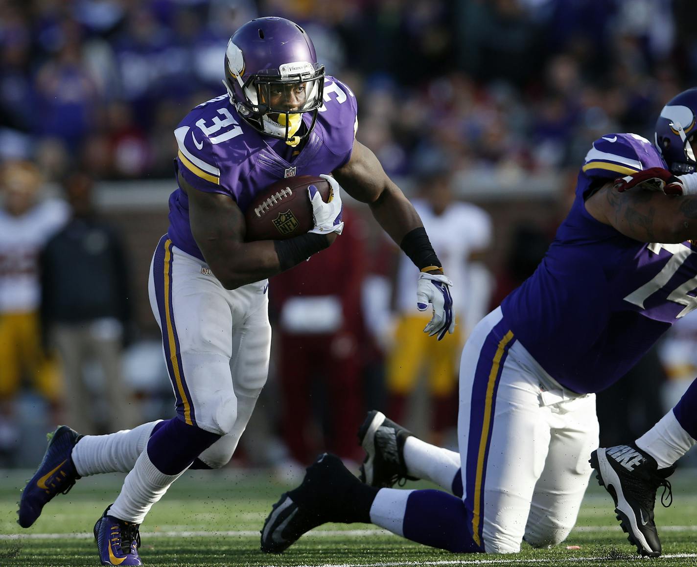 Vikings running back Jerick McKinnon (31) during a run in the fourth quarter. ] CARLOS GONZALEZ cgonzalez@startribune.com - November 2, 2014, Minneapolis, Minn., TCF Bank Stadium, NFL, Minnesota Vikings vs. Washington Redskins