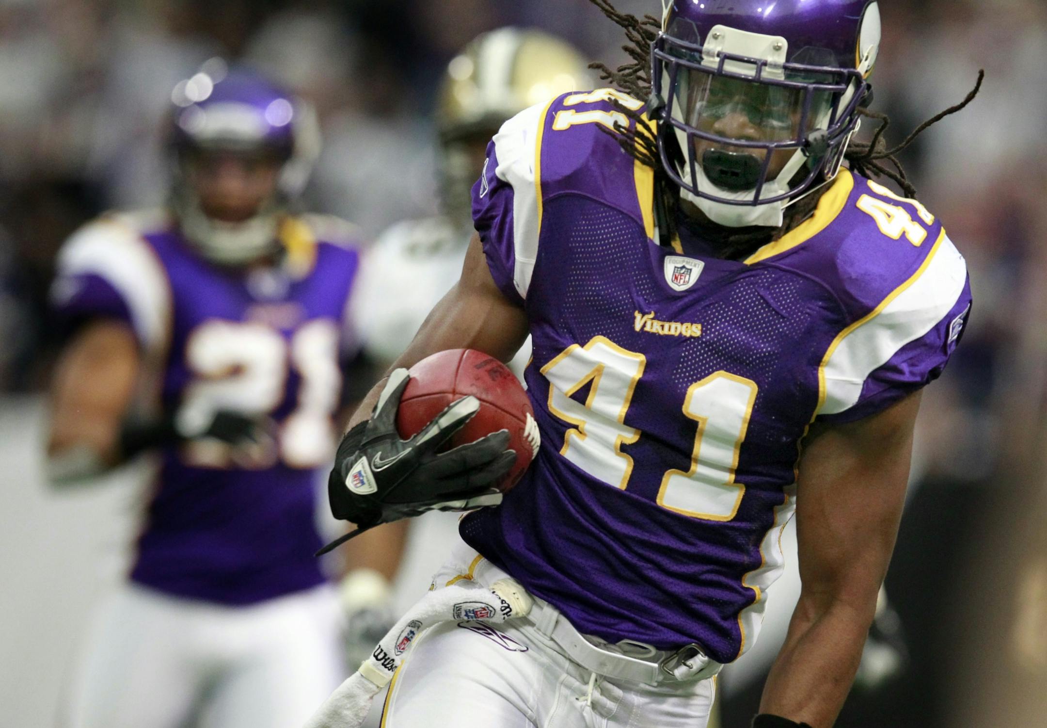 Mistral Raymond (41)