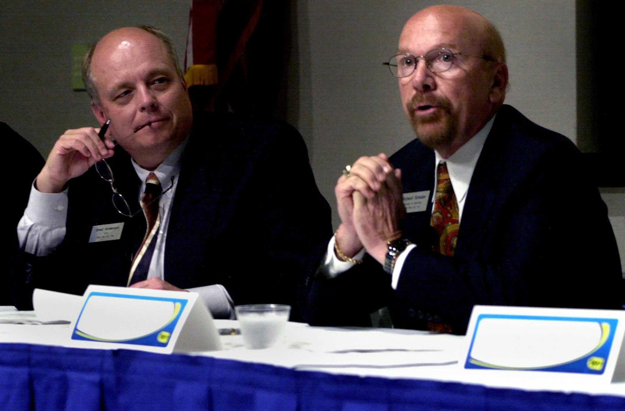 Minneapolis,MN. Tuesday 6/25/2002 Best Buy Annual Meeting. L to R Brad Anderson the new CEO of Best Buy with Founder Richard Schulze Founder and former CEO at BB annual meeting