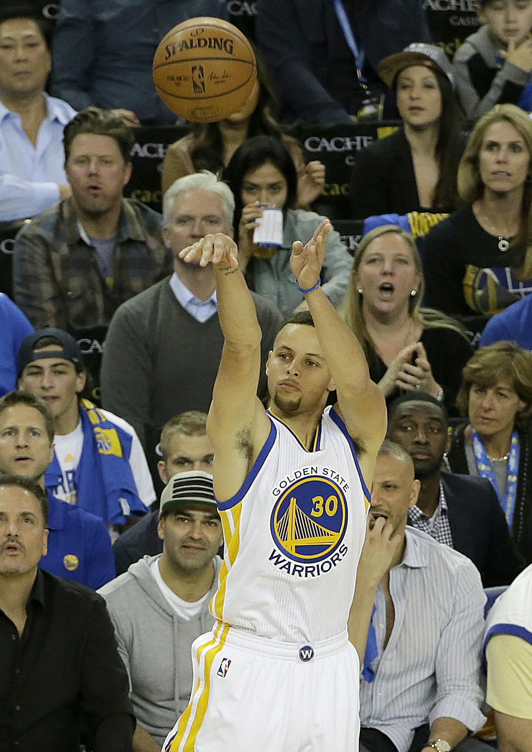 Golden State Warriors guard Stephen Curry (30) shoots a three point basket against the Memphis Grizzlies during the first half of an NBA basketball game in Oakland, Calif., Wednesday, April 13, 2016. (AP Photo/Jeff Chiu)