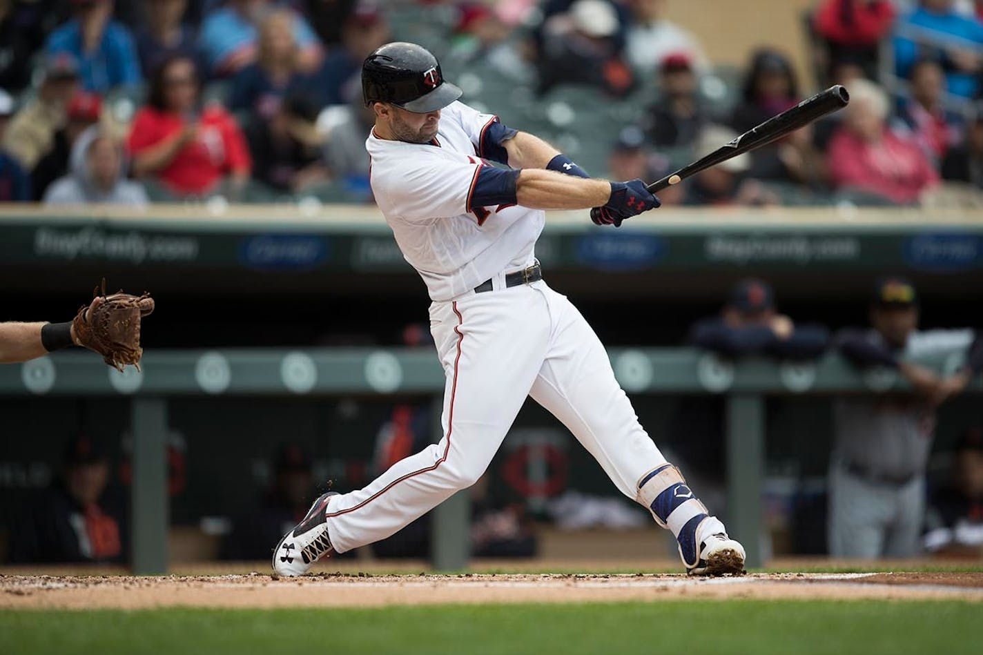 Minnesota Twins second baseman Brian Dozier (2) hit a double in the bottom of the first inning.