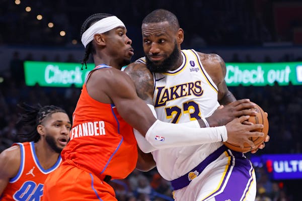 LeBron James of the Lakers drove against Thunder guard Shai Gilgeous-Alexander during a game last Saturday in Oklahoma City.