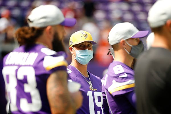 Amid vaccine hesitancy and injuries, Vikings begin season on the edge