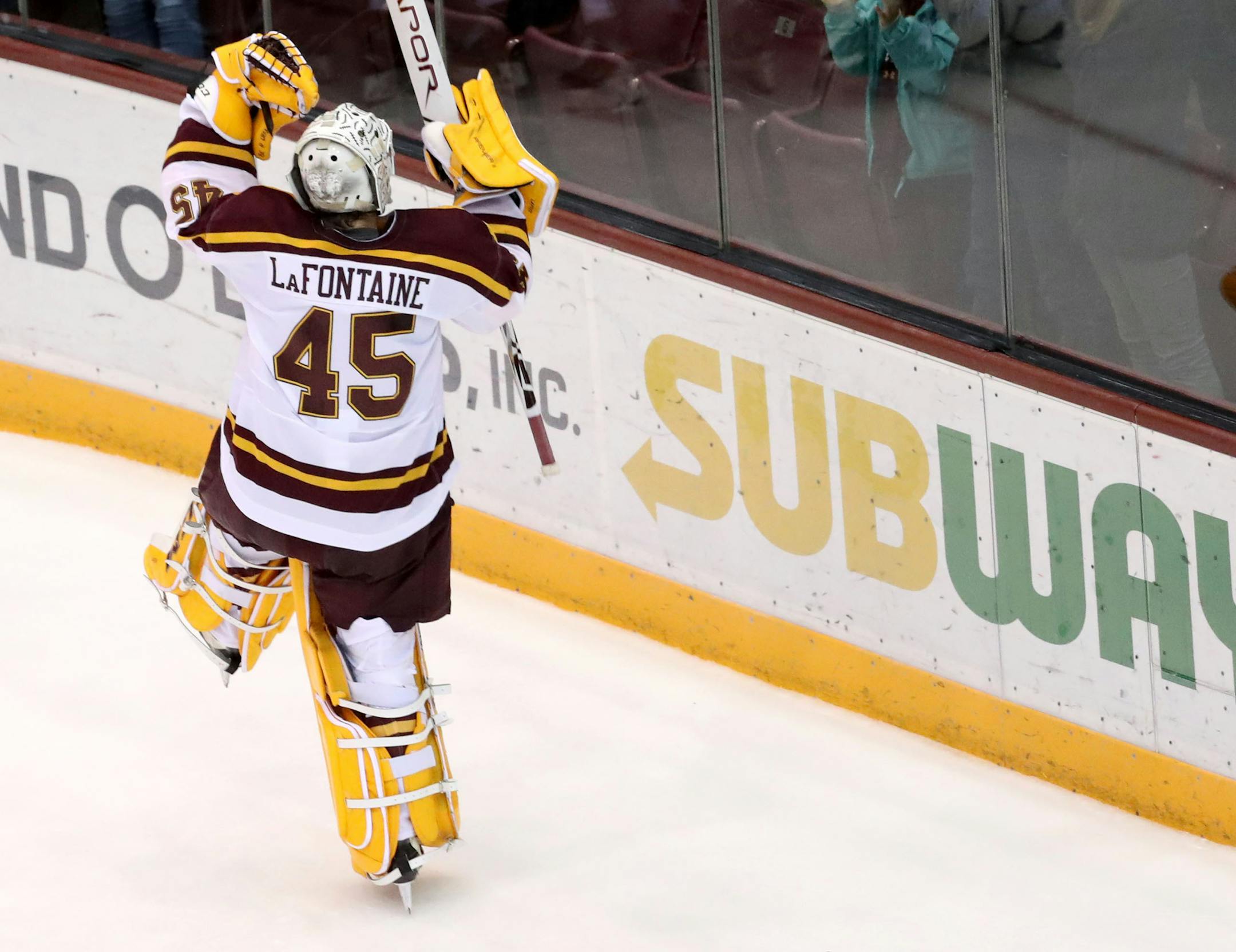 Gopher goalie Jack Lafontaine (45) celebrates Sammy Walker's overtime goal to give the University of Minnesota a 3-2 win over Niagara University Friday, Oct. 18, 2019, at 3M Arena at Mariucci in Minneapolis, MN.] DAVID JOLES • david.joles@startribune.com Game coverage from Niagara at Gophers