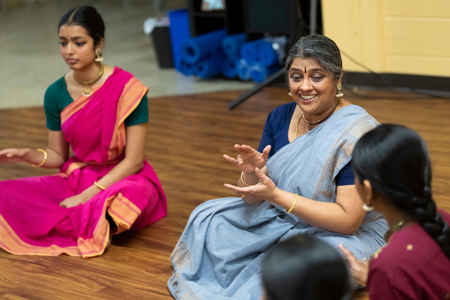 Suchitra Sairam does a Konnakkol vocal percussion activity as she teaches a Kalakshetra style of bharatanatyam dance class at her school Kala Vandanamon on Thursday, Dec. 21, 2023 in St. Paul, Minn. ] RENEE JONES SCHNEIDER • renee.jones@startribune.com