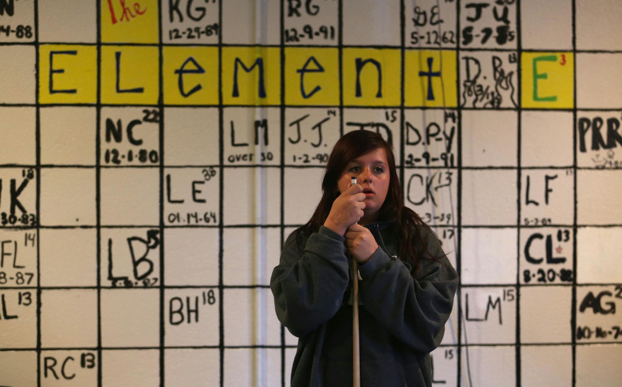 Xena Moksnes, 14, waited to line up her shot as she played pool with Kayla Crook at the Element Teen Center in Coon Rapids Min., Thursday, October 3, 2013 ] (KYNDELL HARKNESS/STAR TRIBUNE) kyndell.harkness@startribune.com